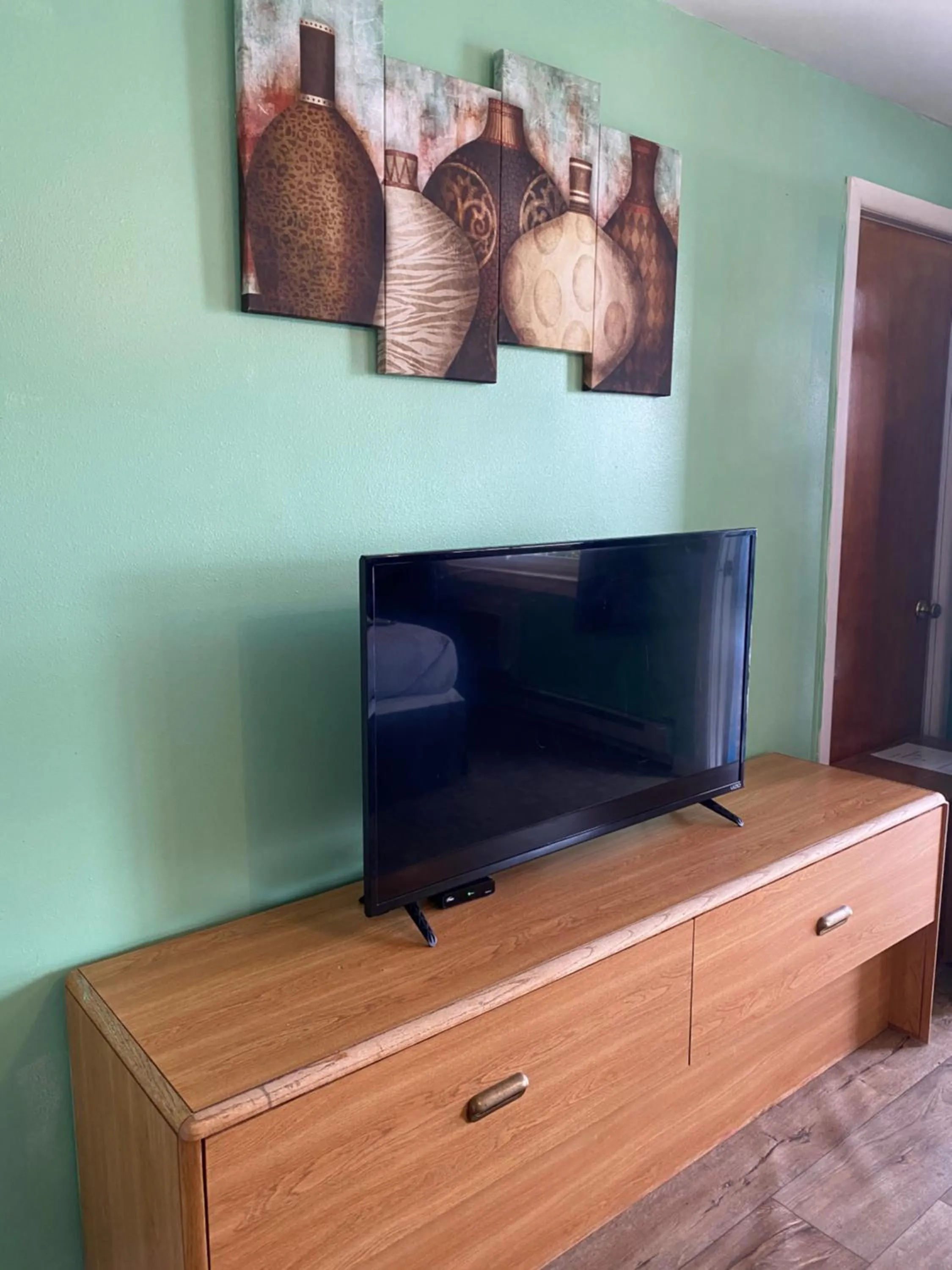 Communal lounge/ TV room in Two Rivers Inn