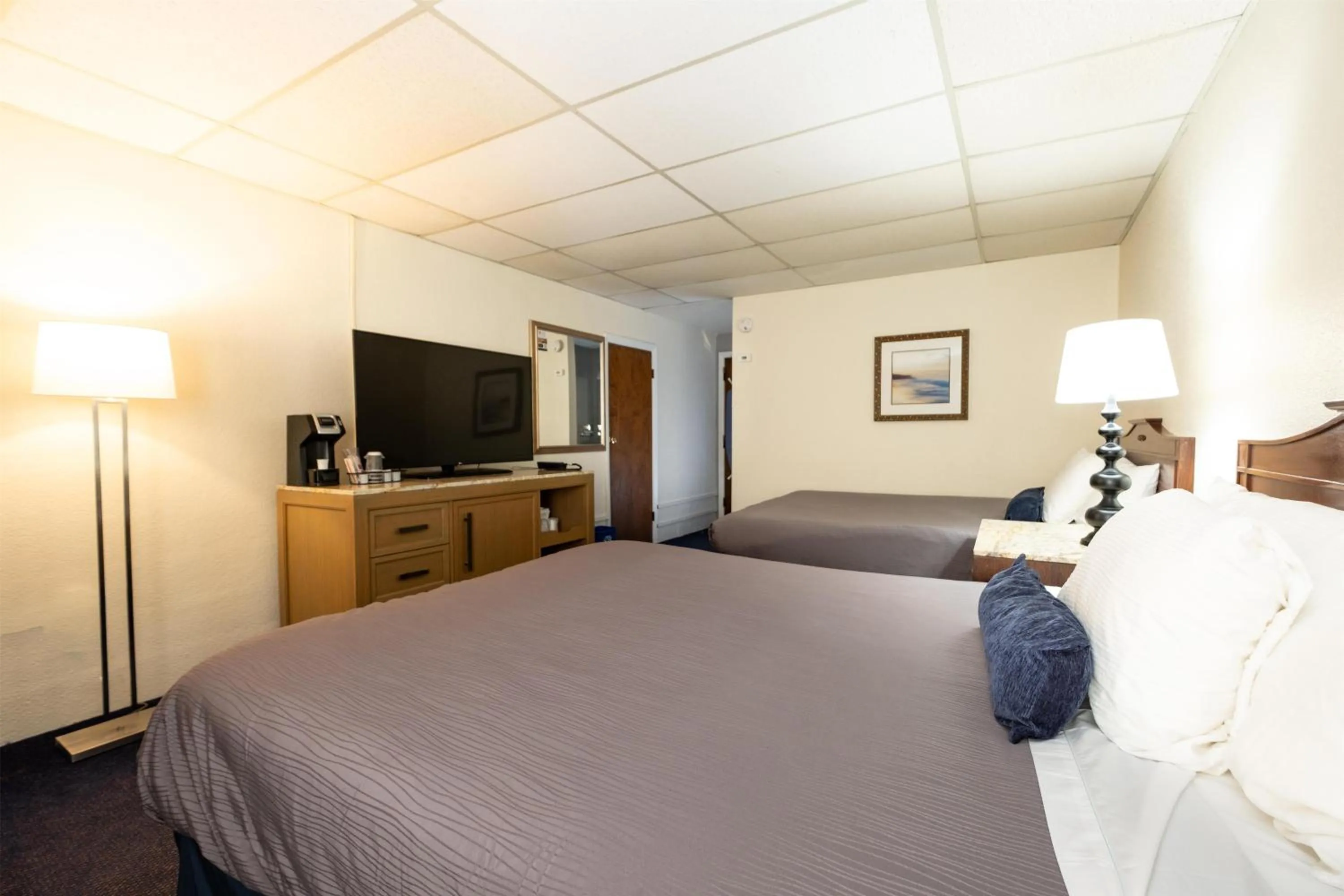 Bedroom, Bed in Fireside Inn and Suites Bangor