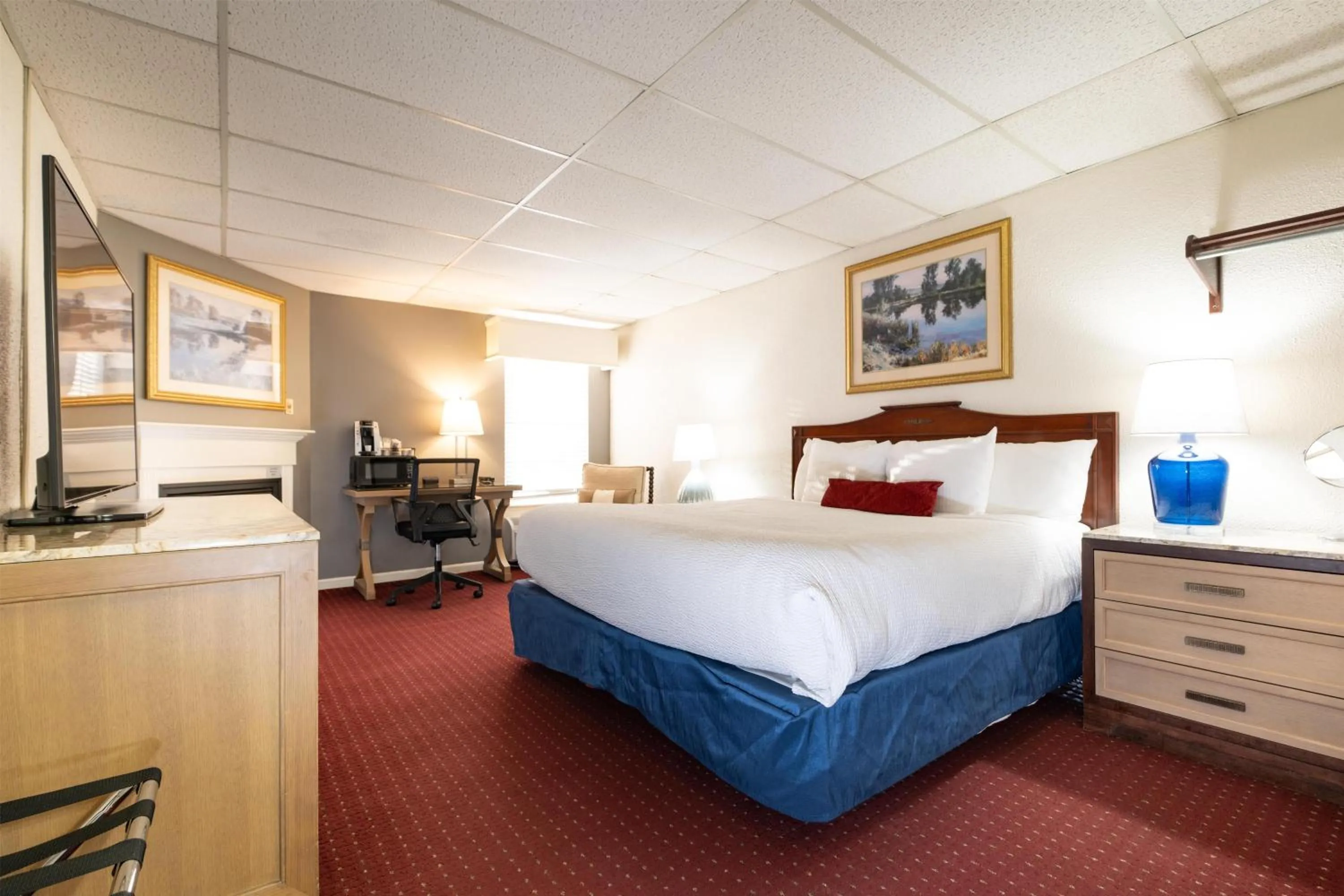 Bedroom, Bed in Fireside Inn and Suites Bangor