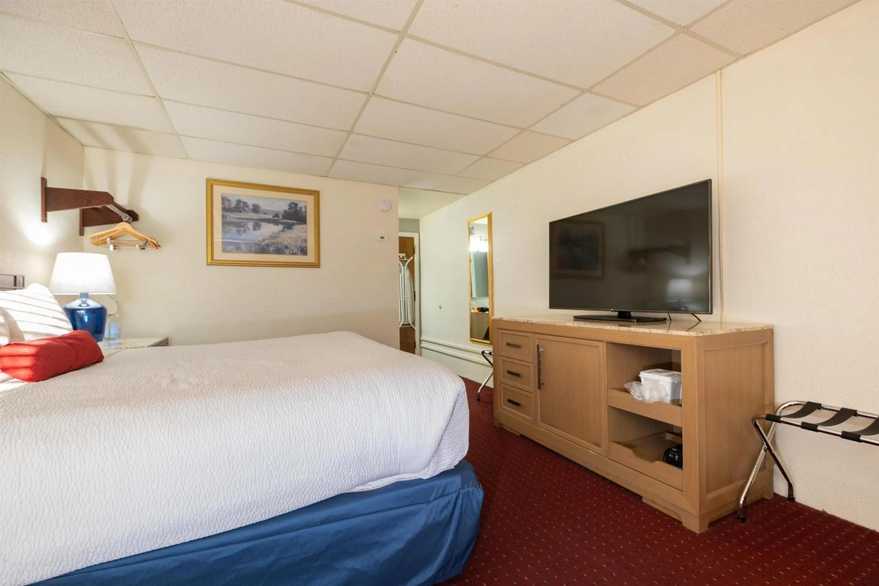 Bedroom, Bed in Fireside Inn and Suites Bangor