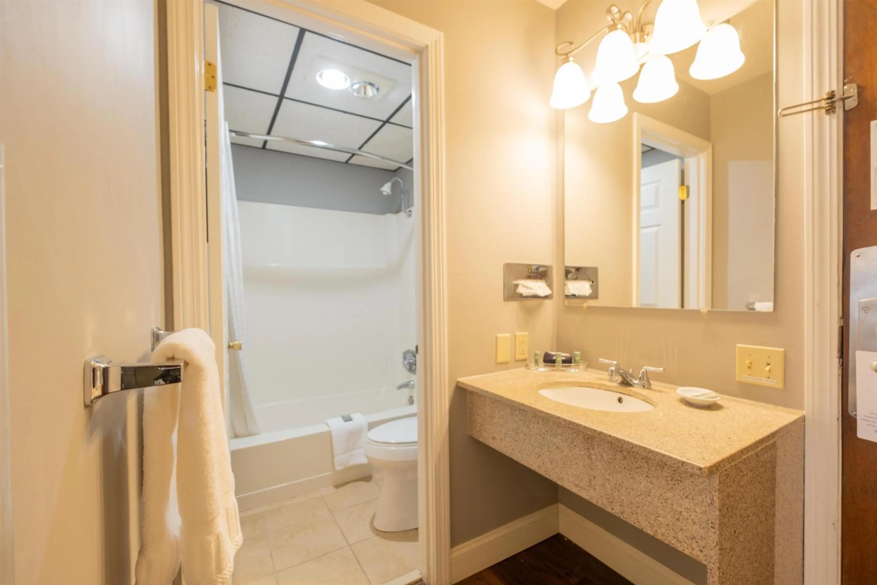 Bathroom in Fireside Inn and Suites Bangor