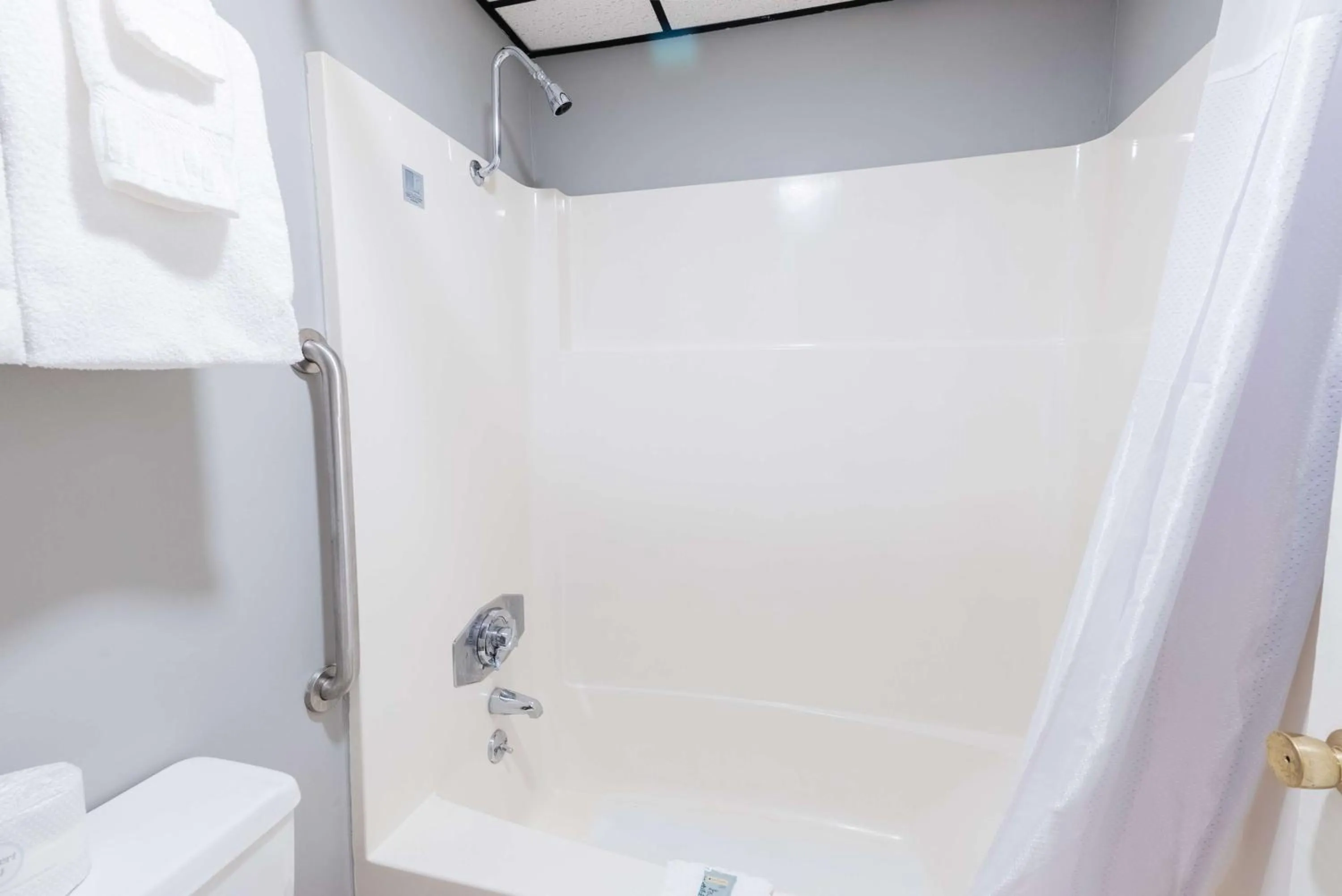 Bathroom in Fireside Inn and Suites Bangor