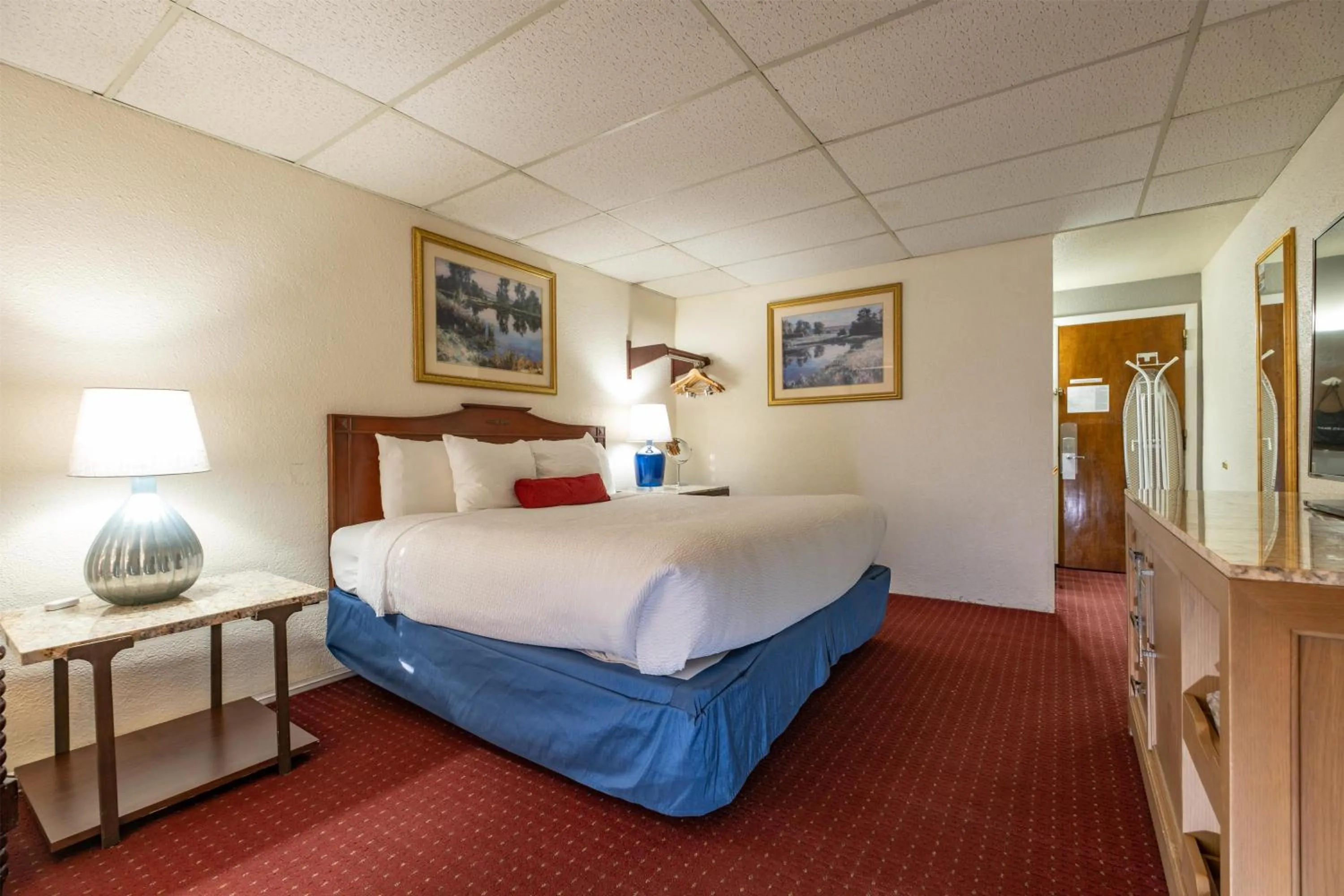 Bedroom, Bed in Fireside Inn and Suites Bangor