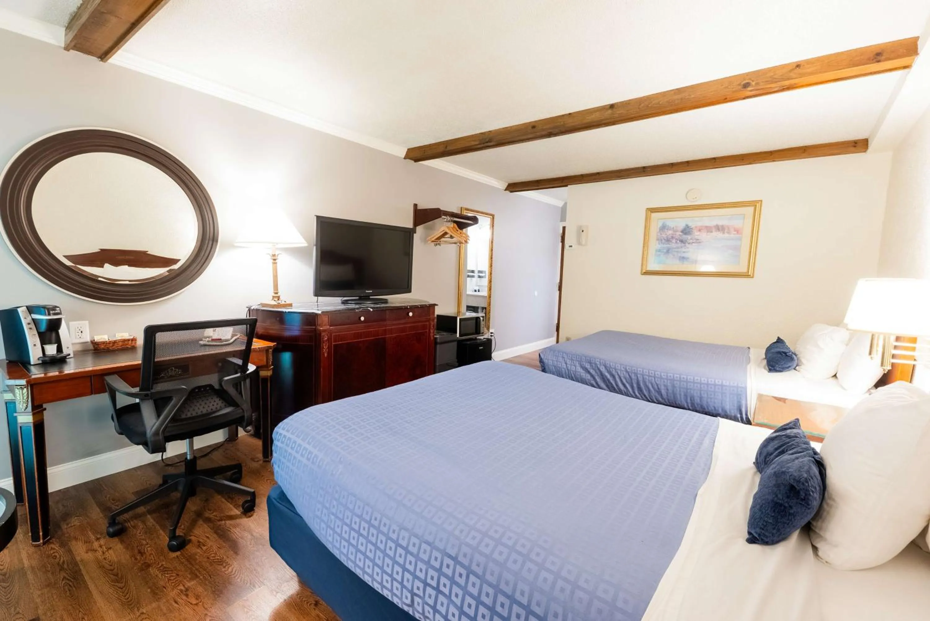 Bedroom, Bed in Fireside Inn and Suites Bangor