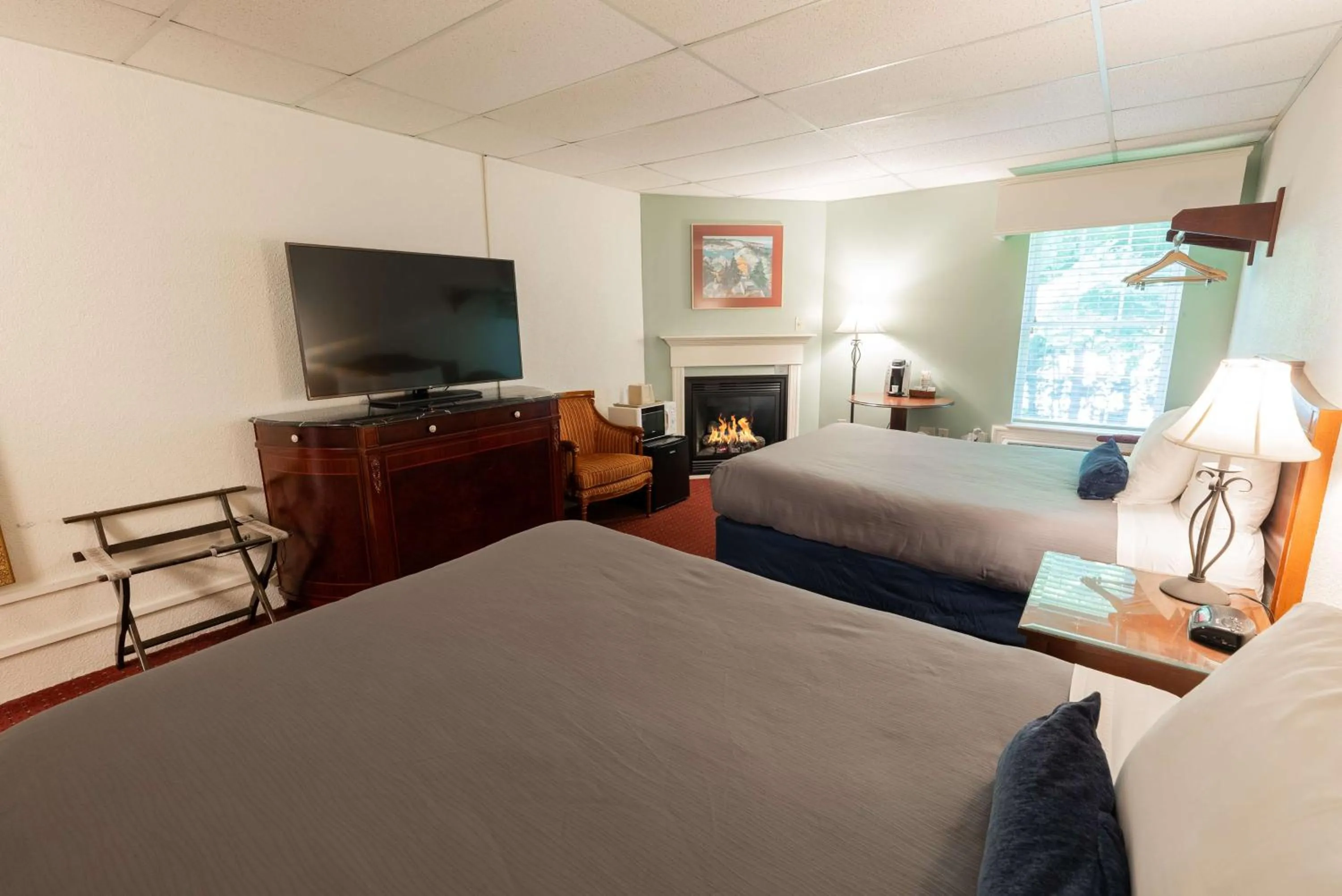 Bedroom, Bed in Fireside Inn and Suites Bangor