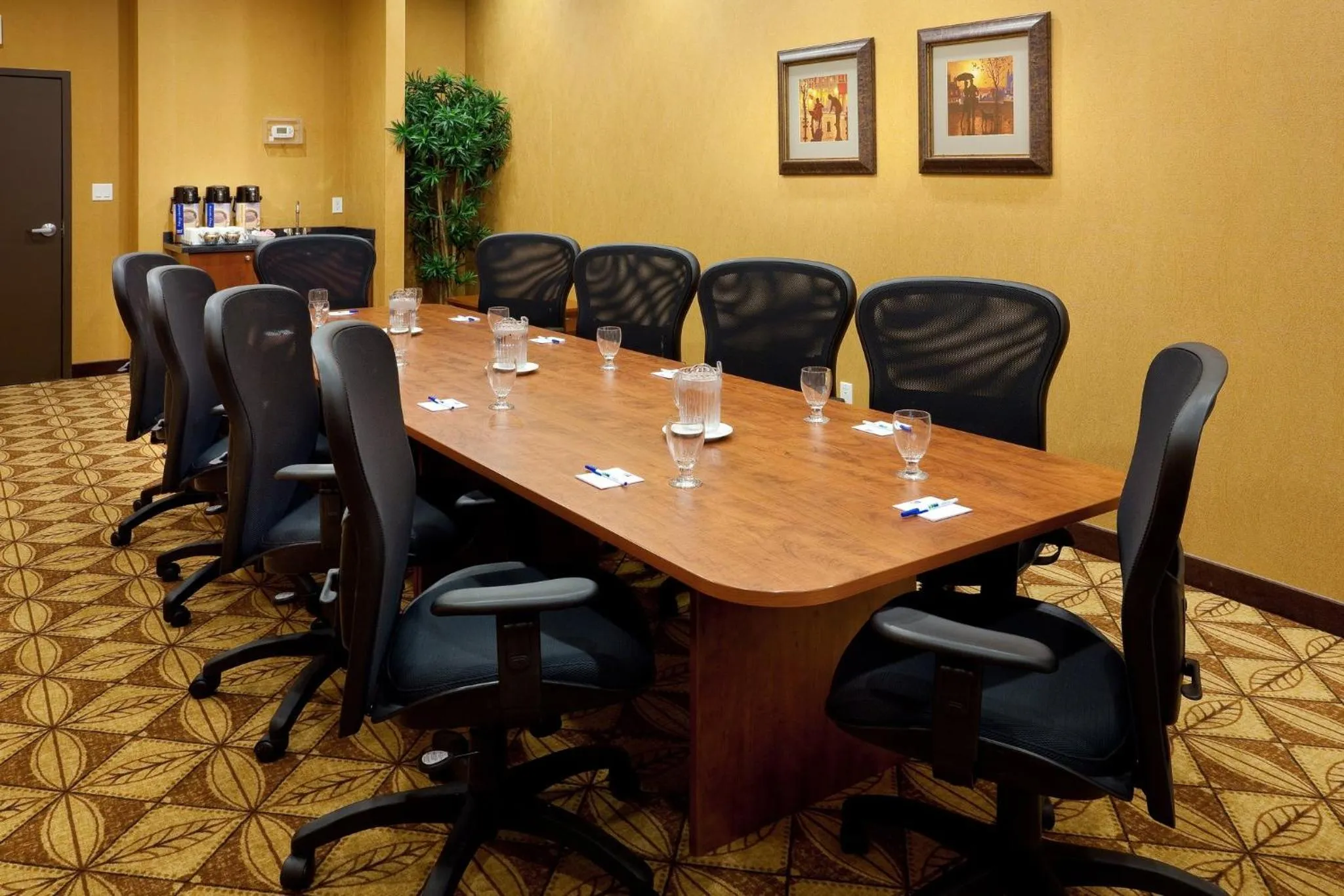 Meeting/conference room in Holiday Inn Express Hotel & Suites Clarington - Bowmanville by IHG