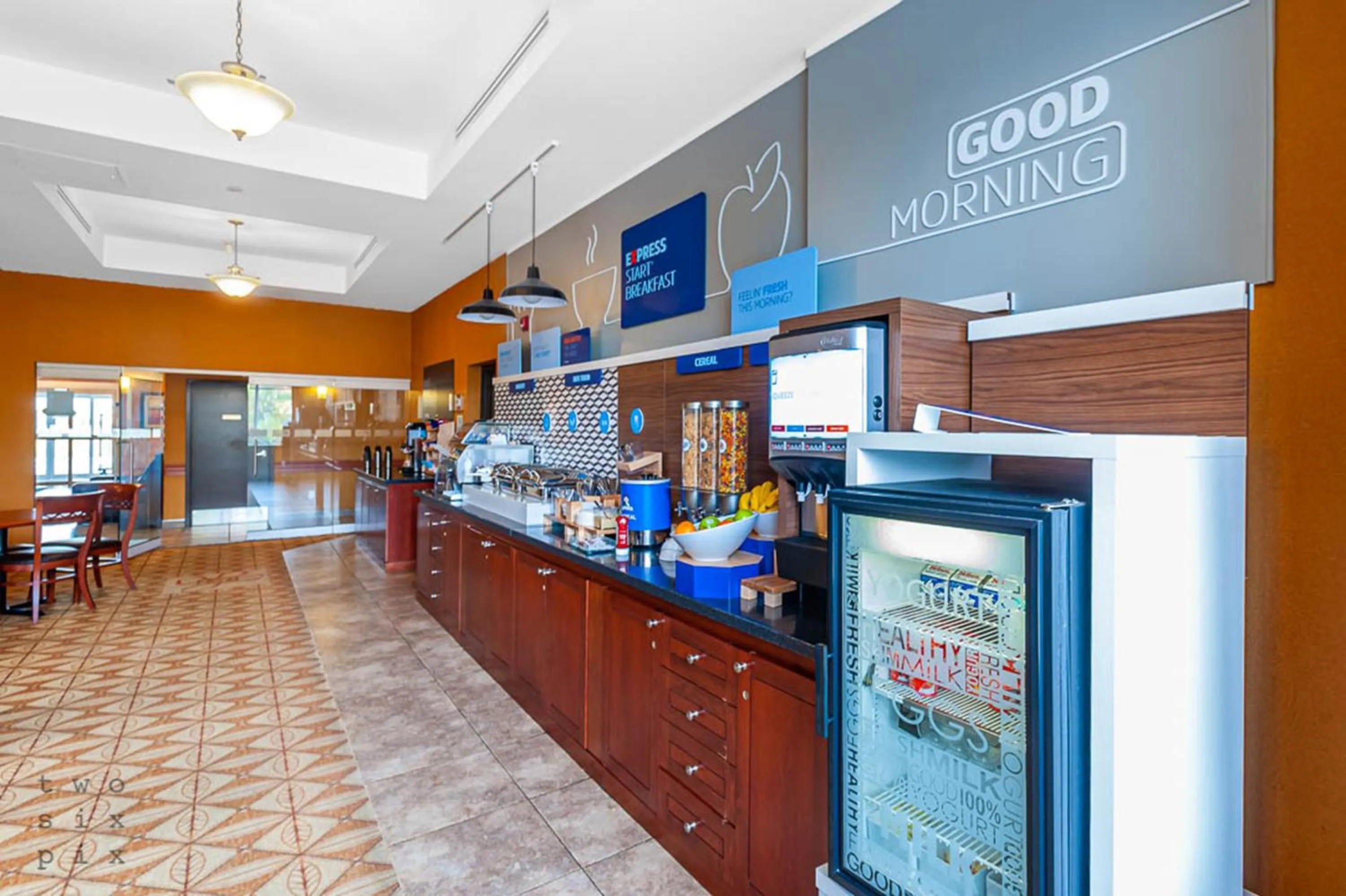 Restaurant/places to eat in Holiday Inn Express Hotel & Suites Clarington - Bowmanville by IHG