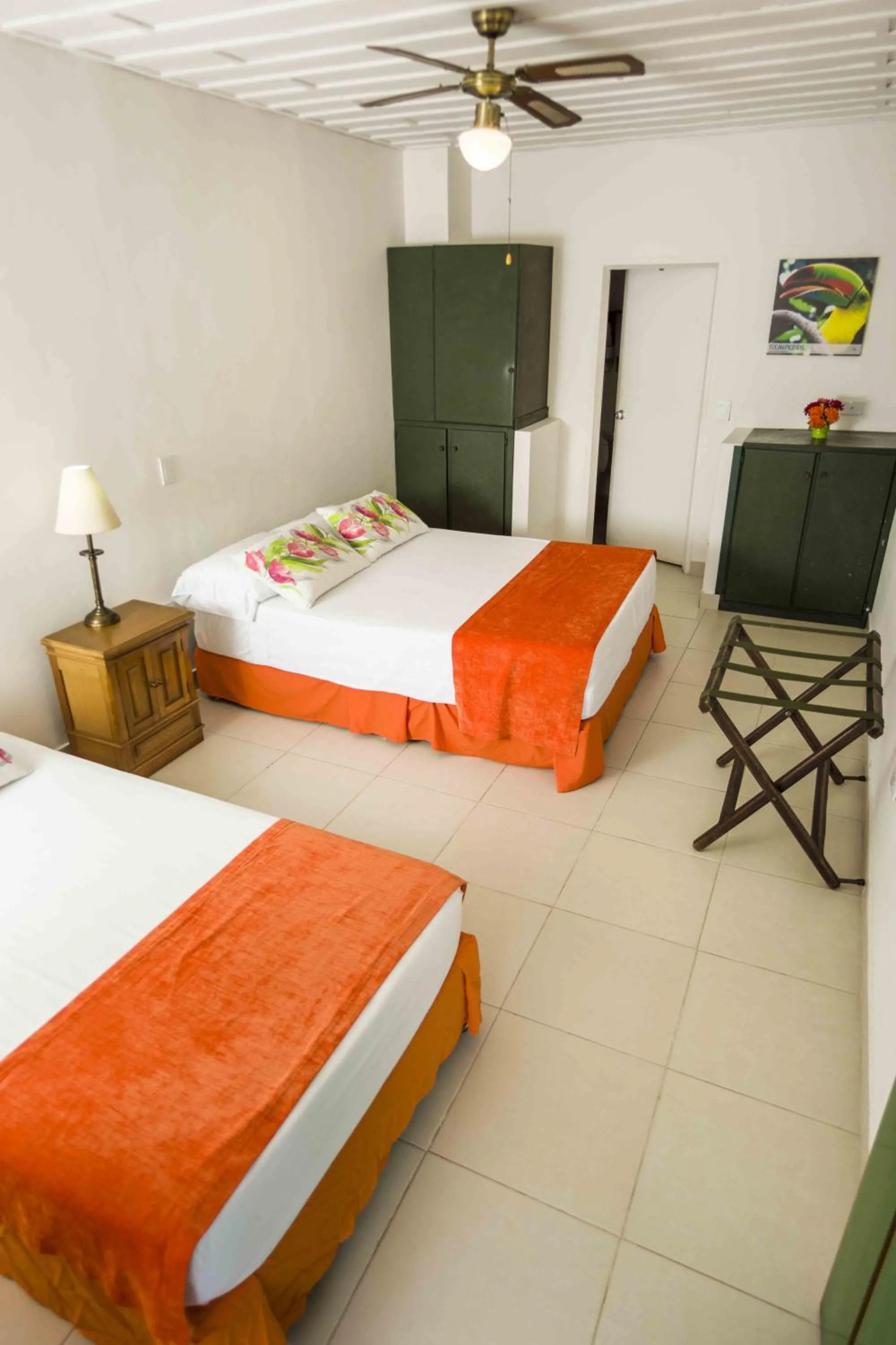 Communal lounge/ TV room, Bed in Hotel campestre La Floresta