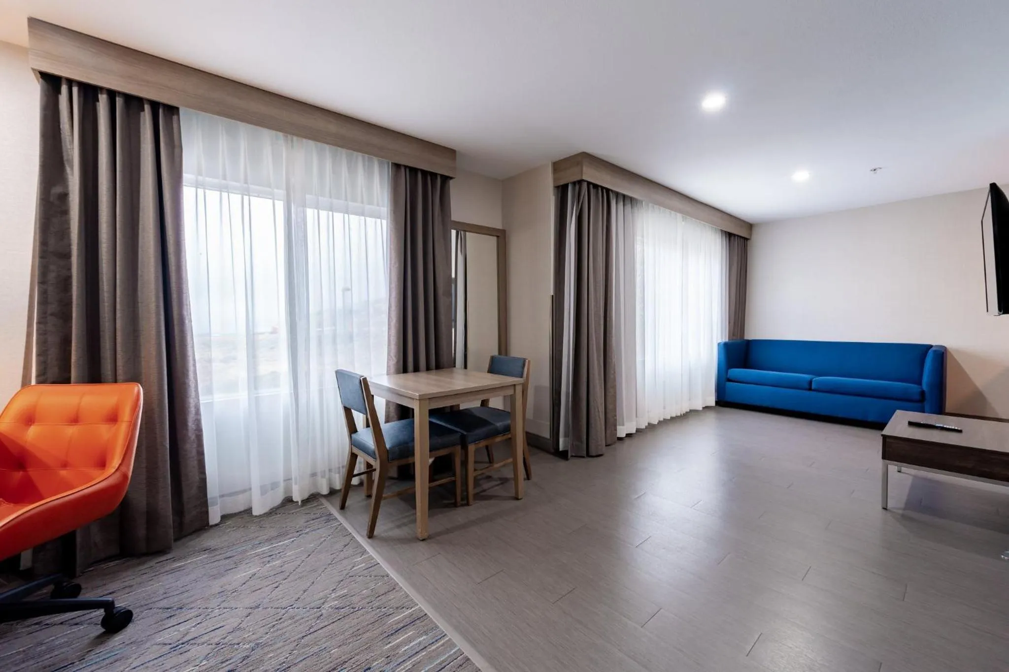 Photo of the whole room in Holiday Inn Express & Suites Frazier Park by IHG