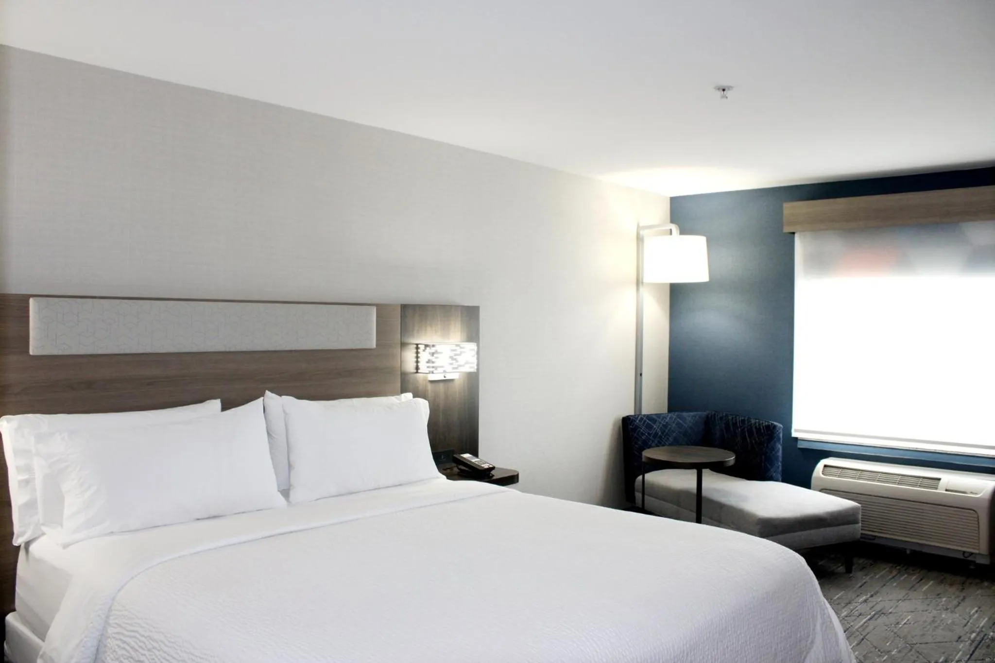 Photo of the whole room, Bed in Holiday Inn Express & Suites Frazier Park by IHG