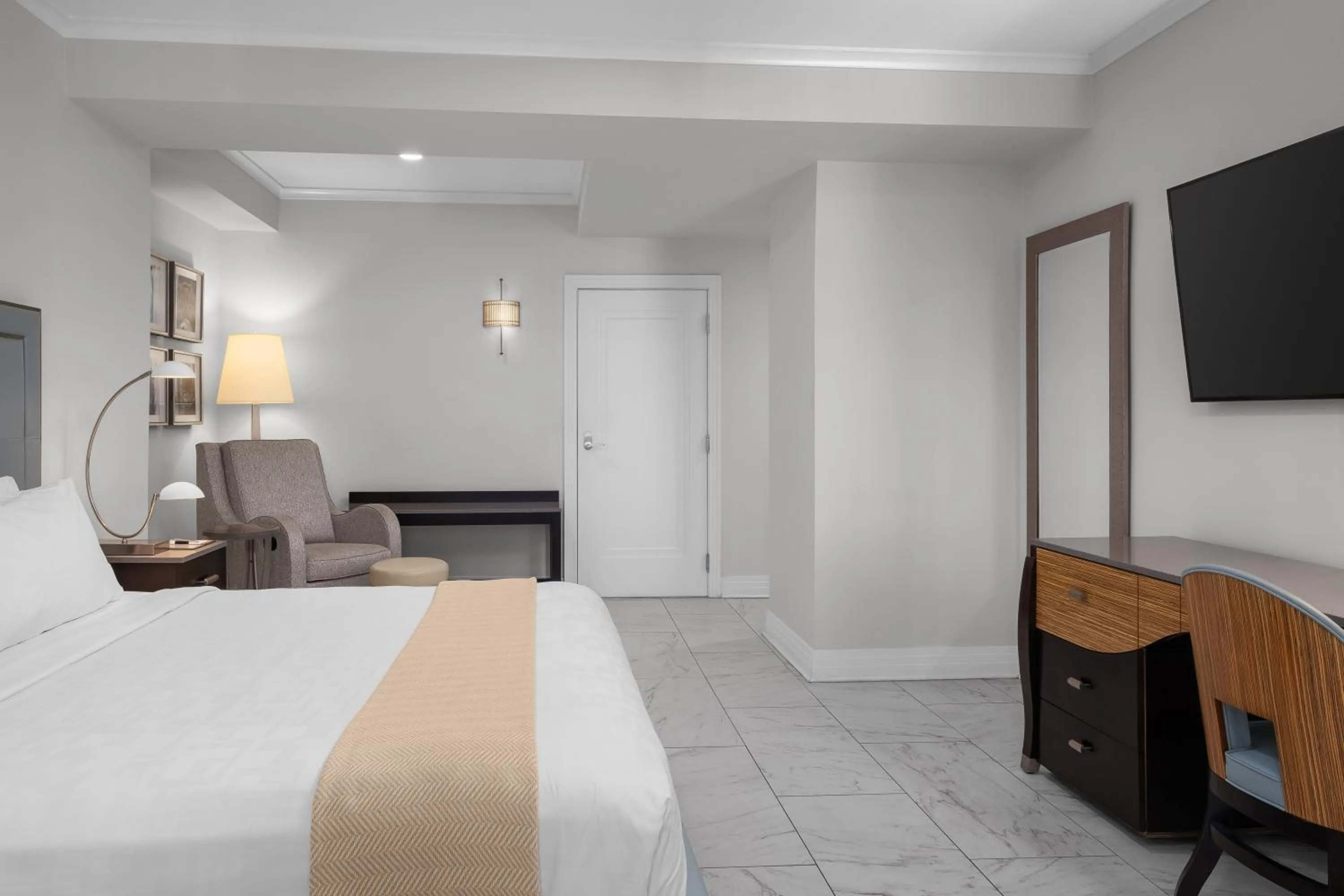 Bed in The Jung Hotel and Residences