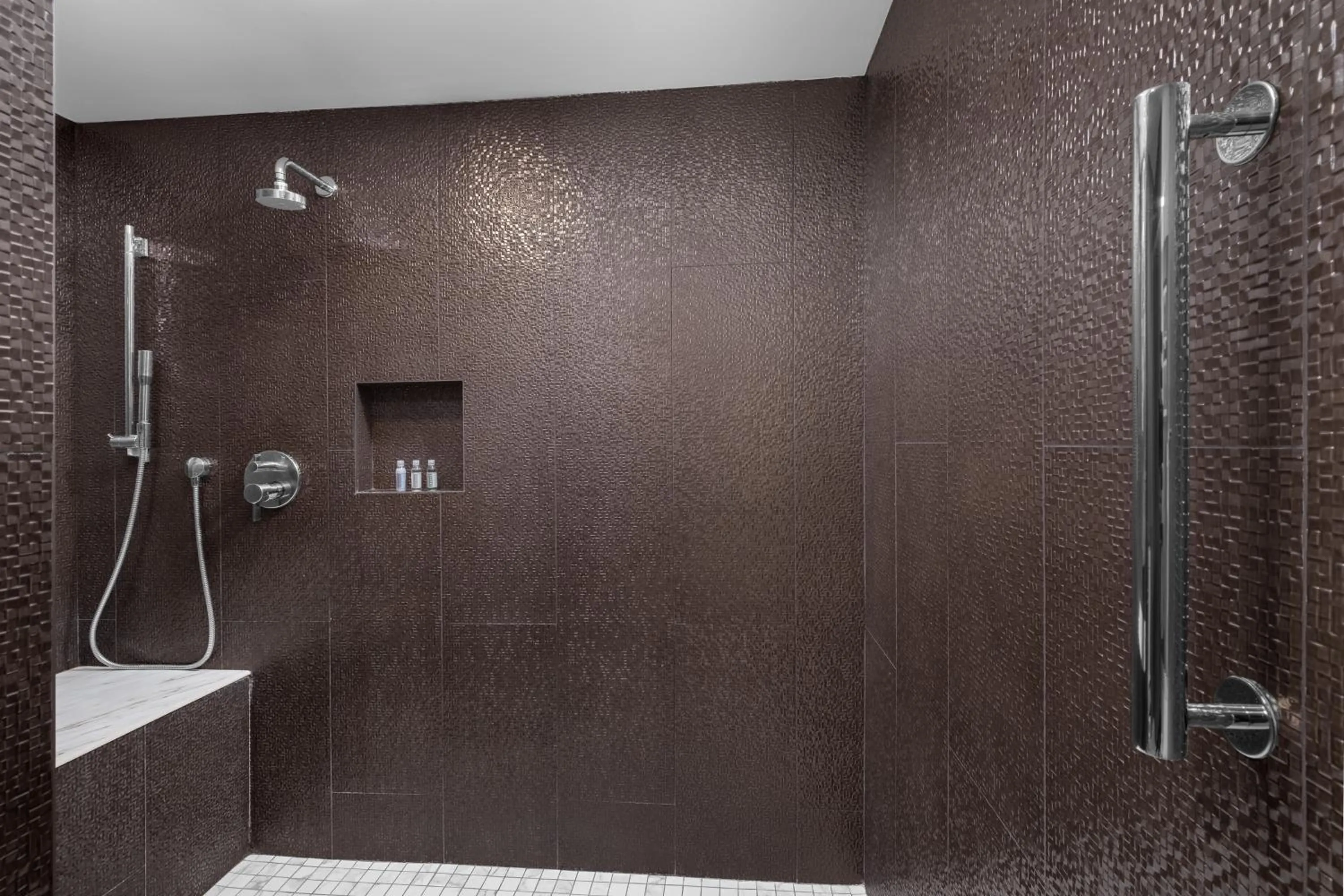 Shower in The Jung Hotel and Residences