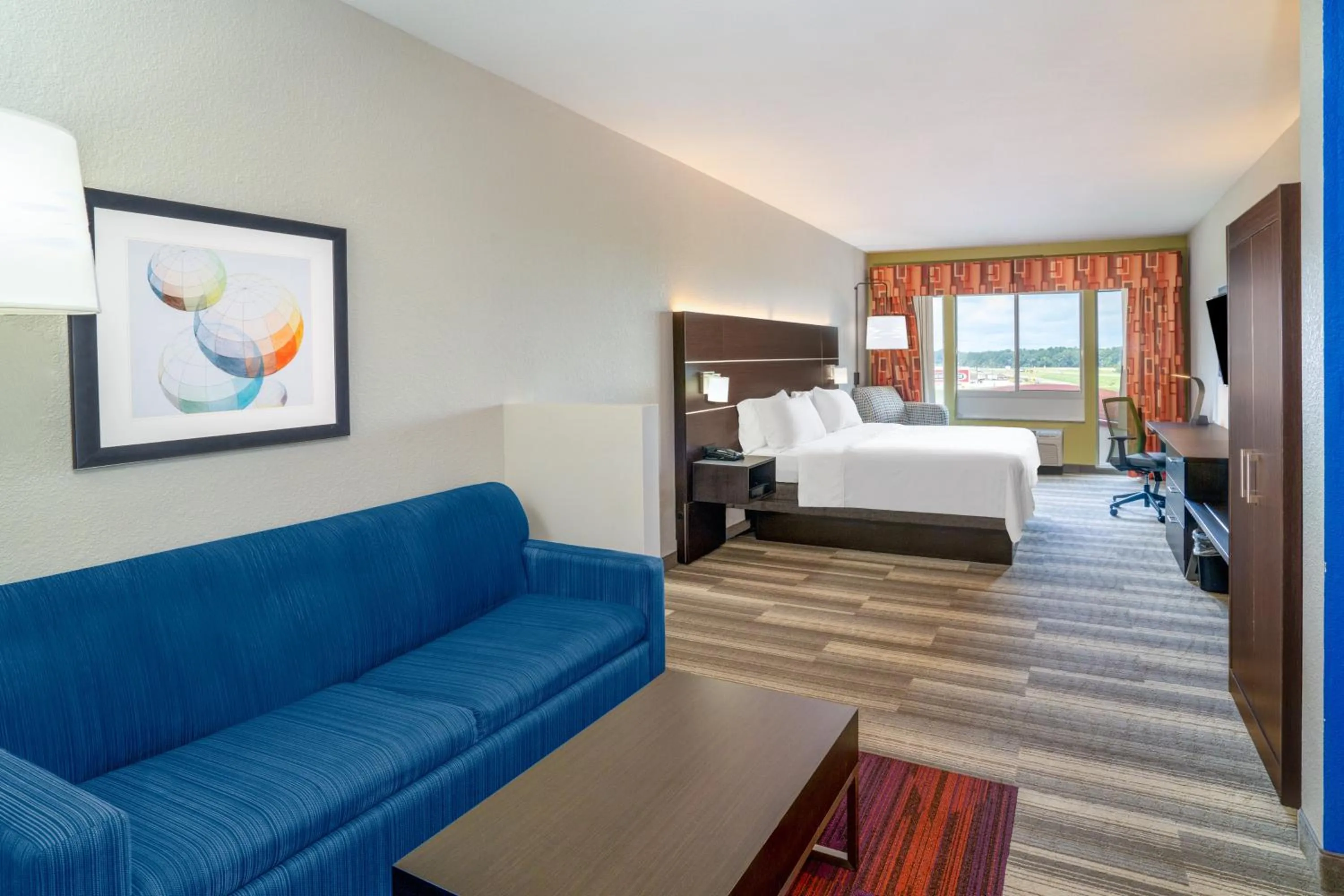 Photo of the whole room, Bed in Holiday Inn Express Hotel Winona North by IHG