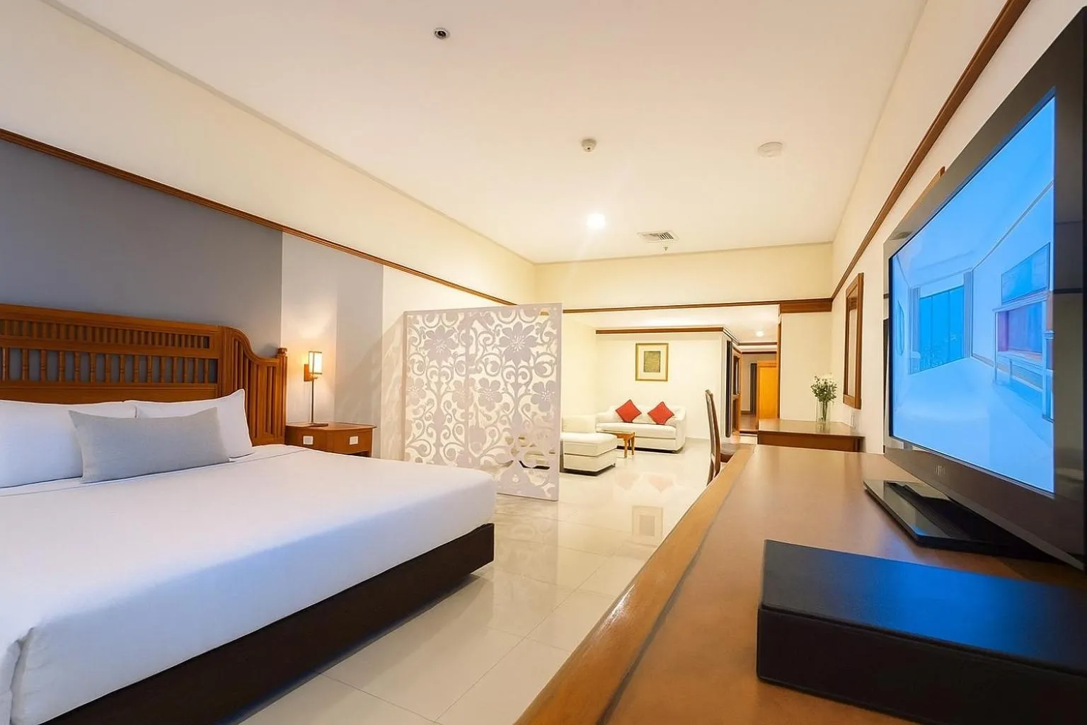 Living room, Bed in Loei Palace Hotel