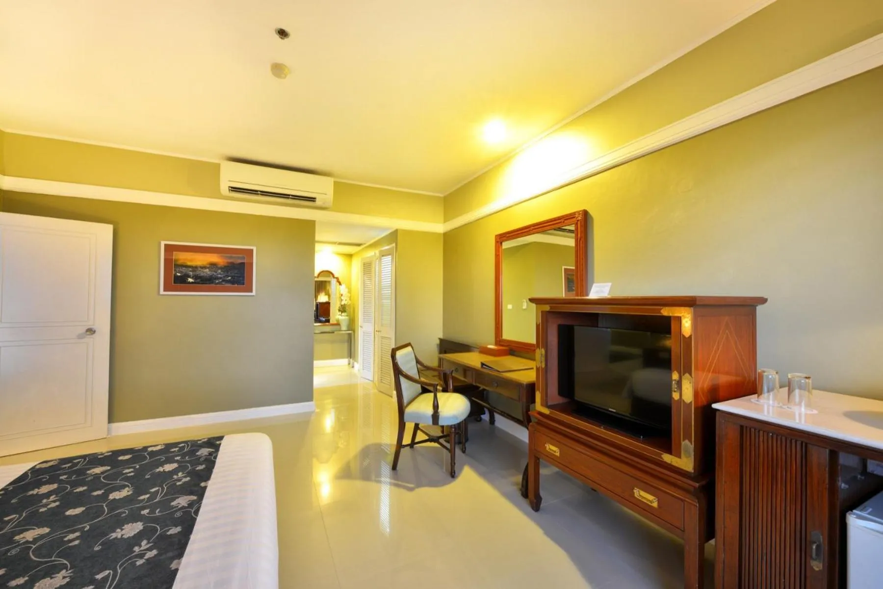 TV and multimedia, Bed in Loei Palace Hotel