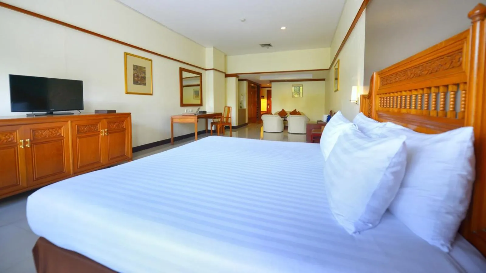 Bed in Loei Palace Hotel