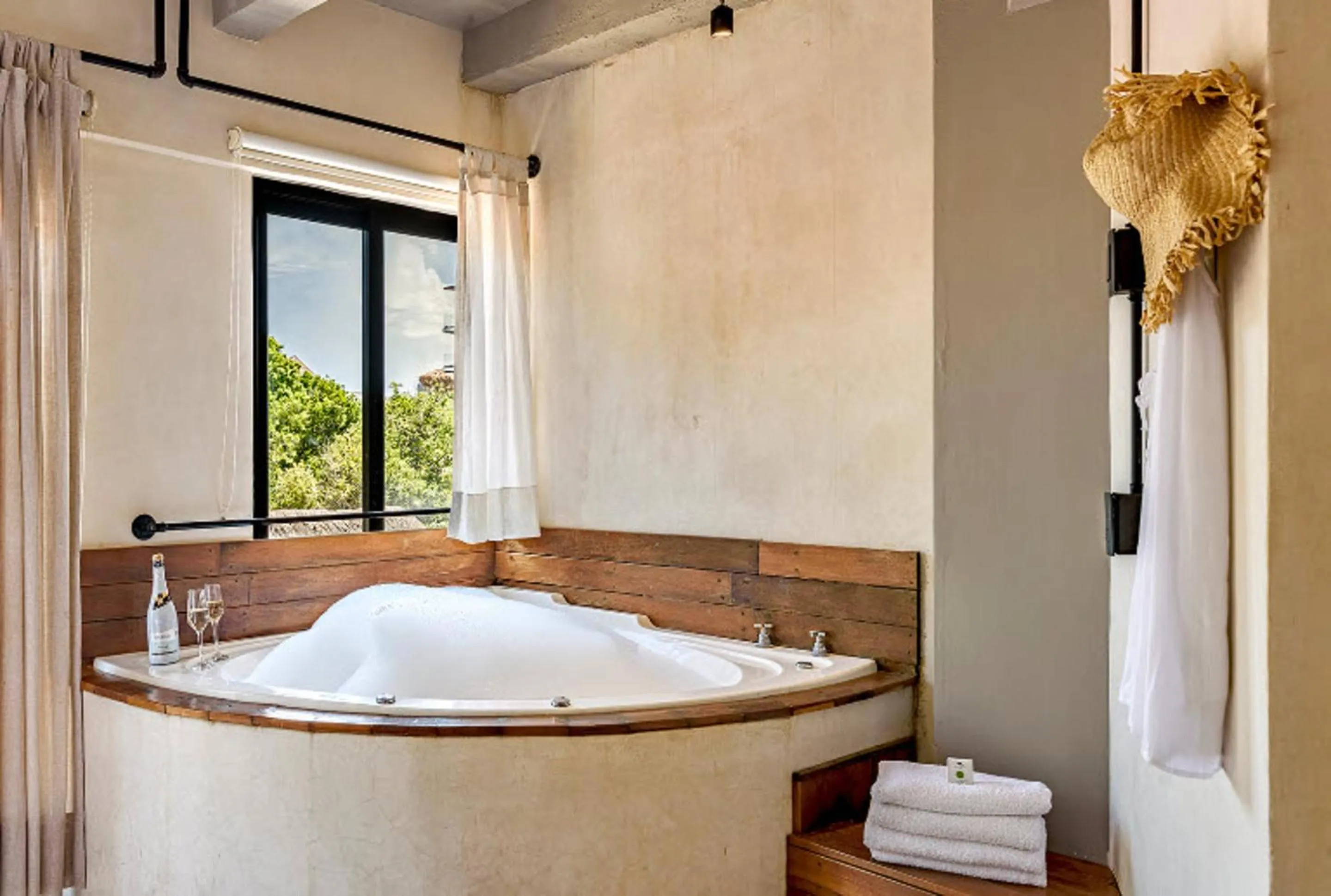 Hot Tub in Caribbean Paradise Hotel & Spa - 5th Avenue