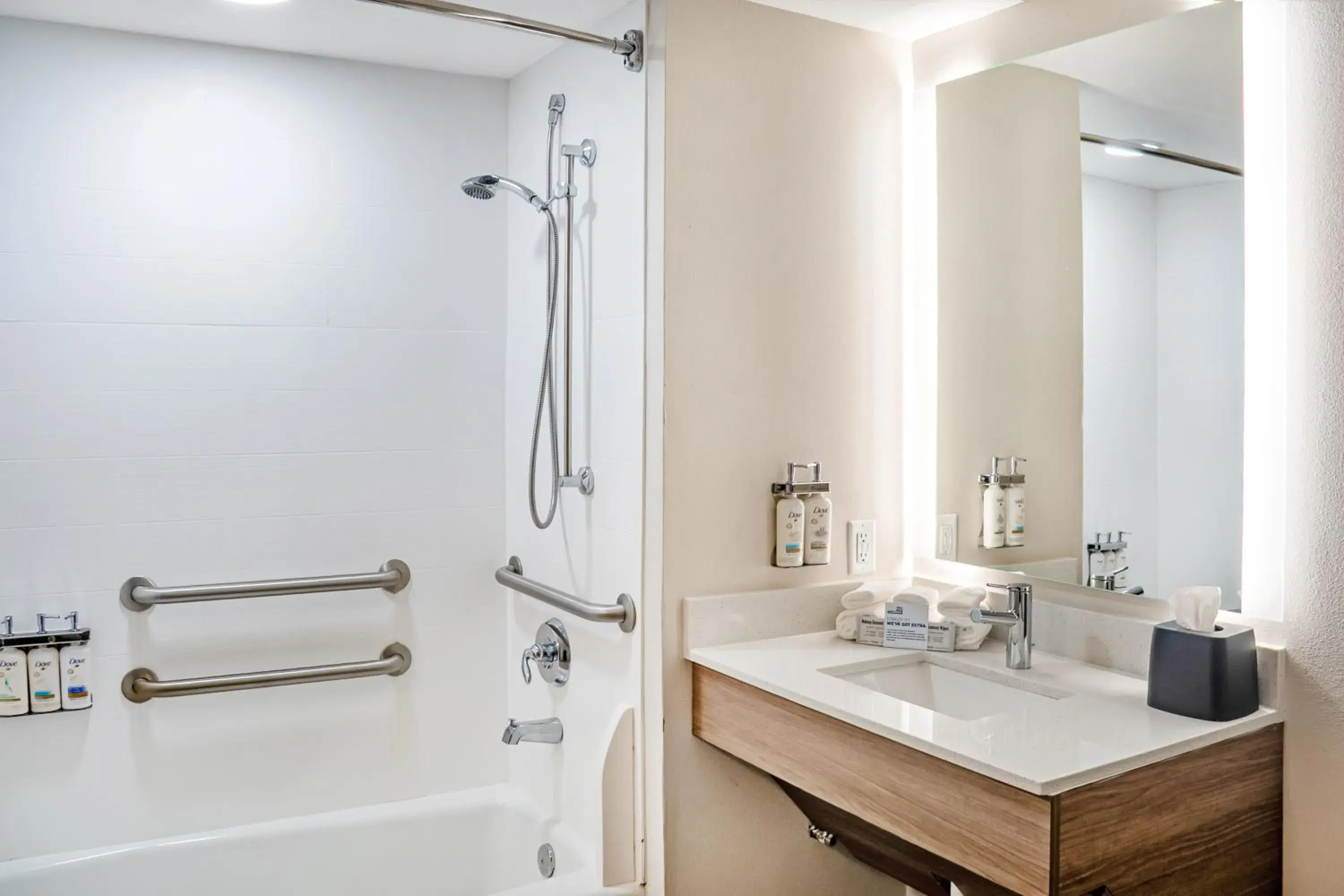 Suite - Mobility Access/Hearing Accessible in Holiday Inn Express and Suites Saint Augustine North by IHG Suite - Mobility Access/Hearing Accessible in Holiday Inn Express and Suites Saint Augustine North by IHG