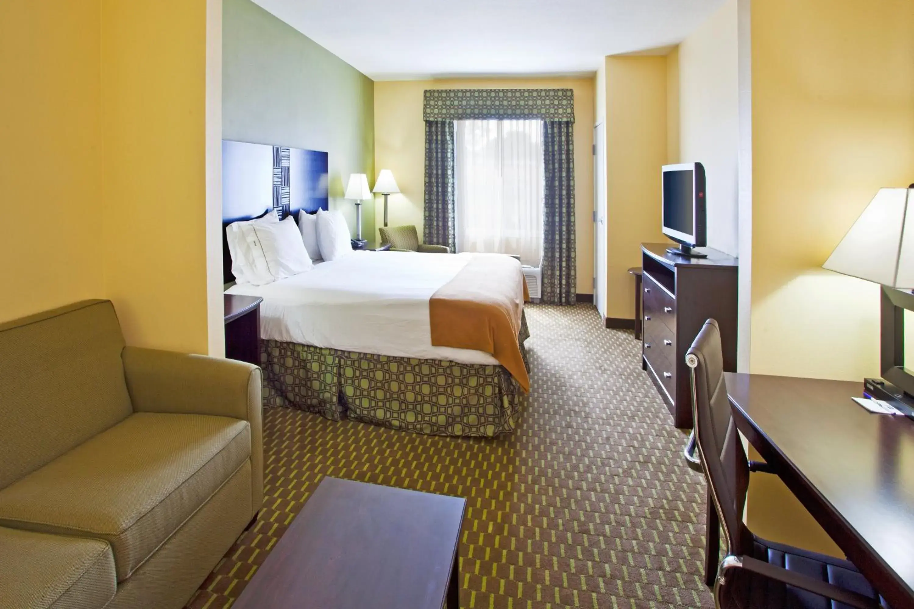 Suite - Mobility Access/Hearing Accessible in Holiday Inn Express and Suites Saint Augustine North by IHG Suite - Mobility Access/Hearing Accessible in Holiday Inn Express and Suites Saint Augustine North by IHG