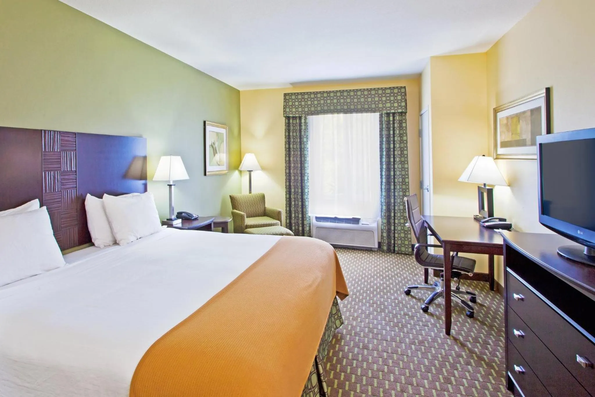 Photo of the whole room, Bed in Holiday Inn Express and Suites Saint Augustine North by IHG