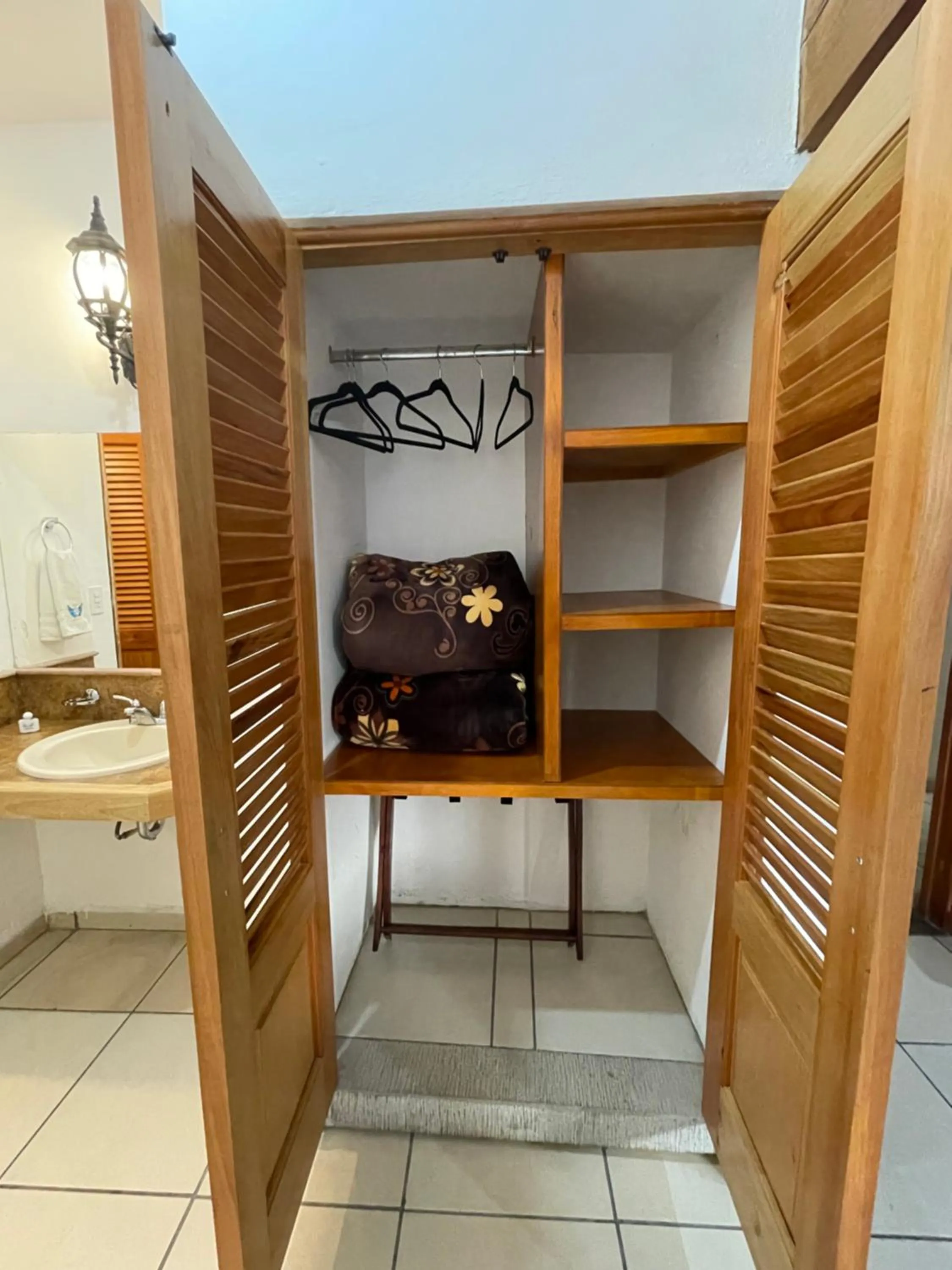 wardrobe in Hotel & Balneario Los Angeles