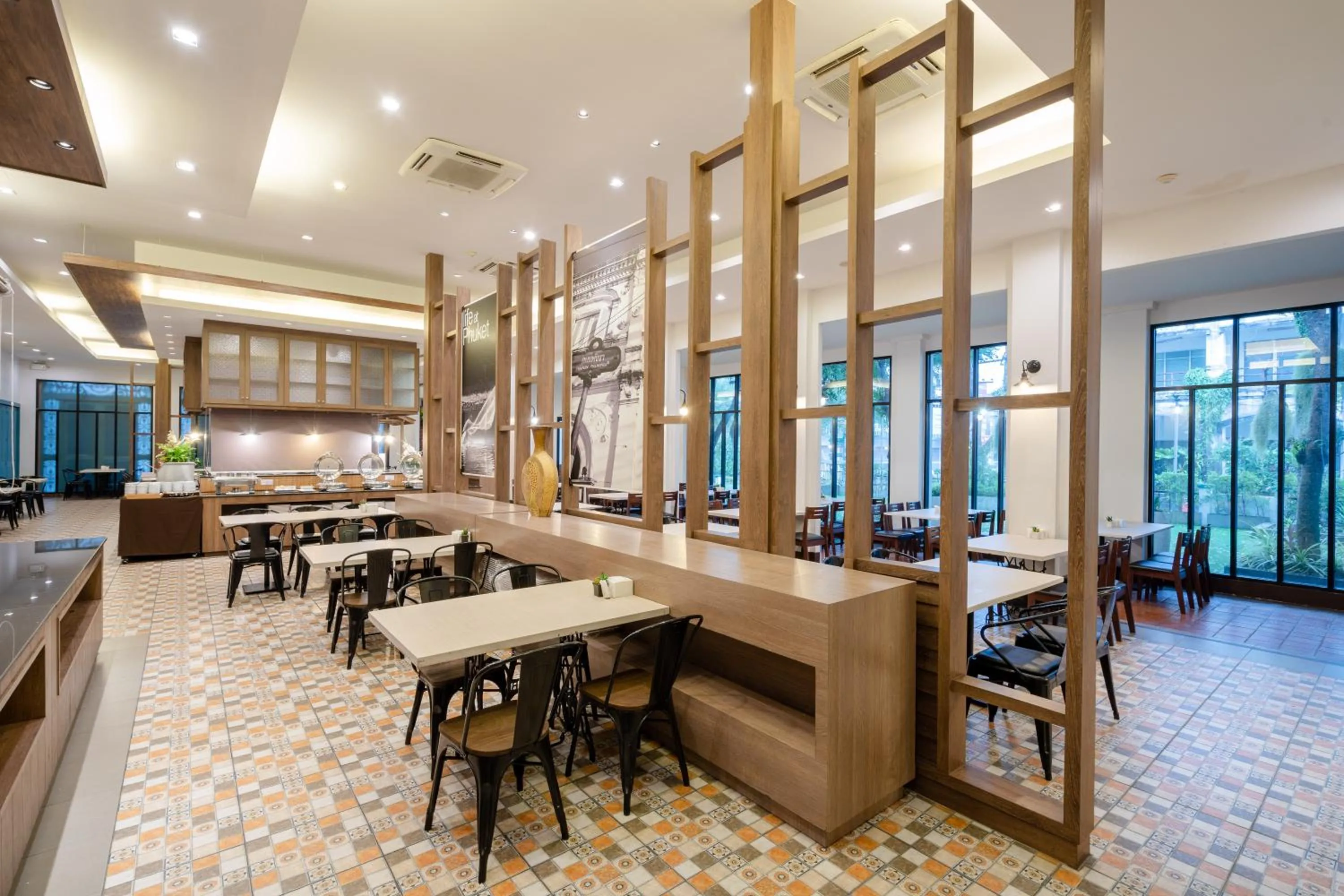 Restaurant/places to eat in Bhukitta Boutique Hotel Phuket Town