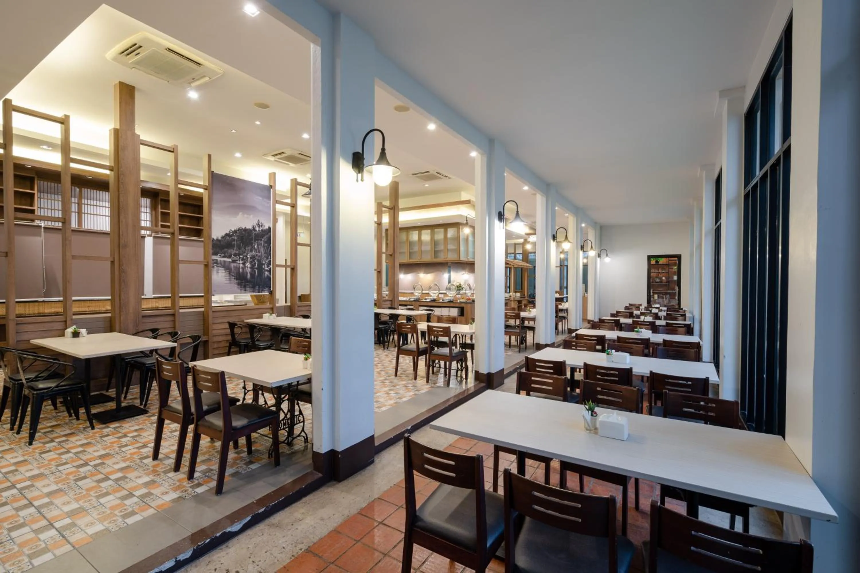 Restaurant/places to eat in Bhukitta Boutique Hotel Phuket Town