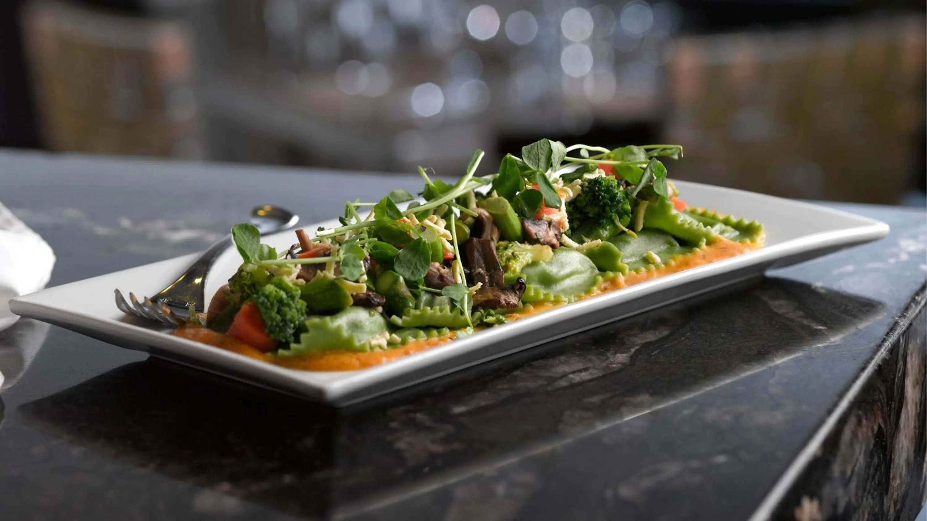 Restaurant/places to eat in Hotel Indigo East End by IHG