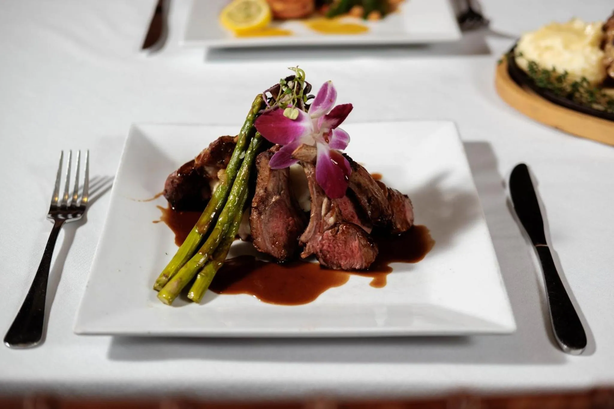 Restaurant/places to eat in Hotel Indigo East End by IHG