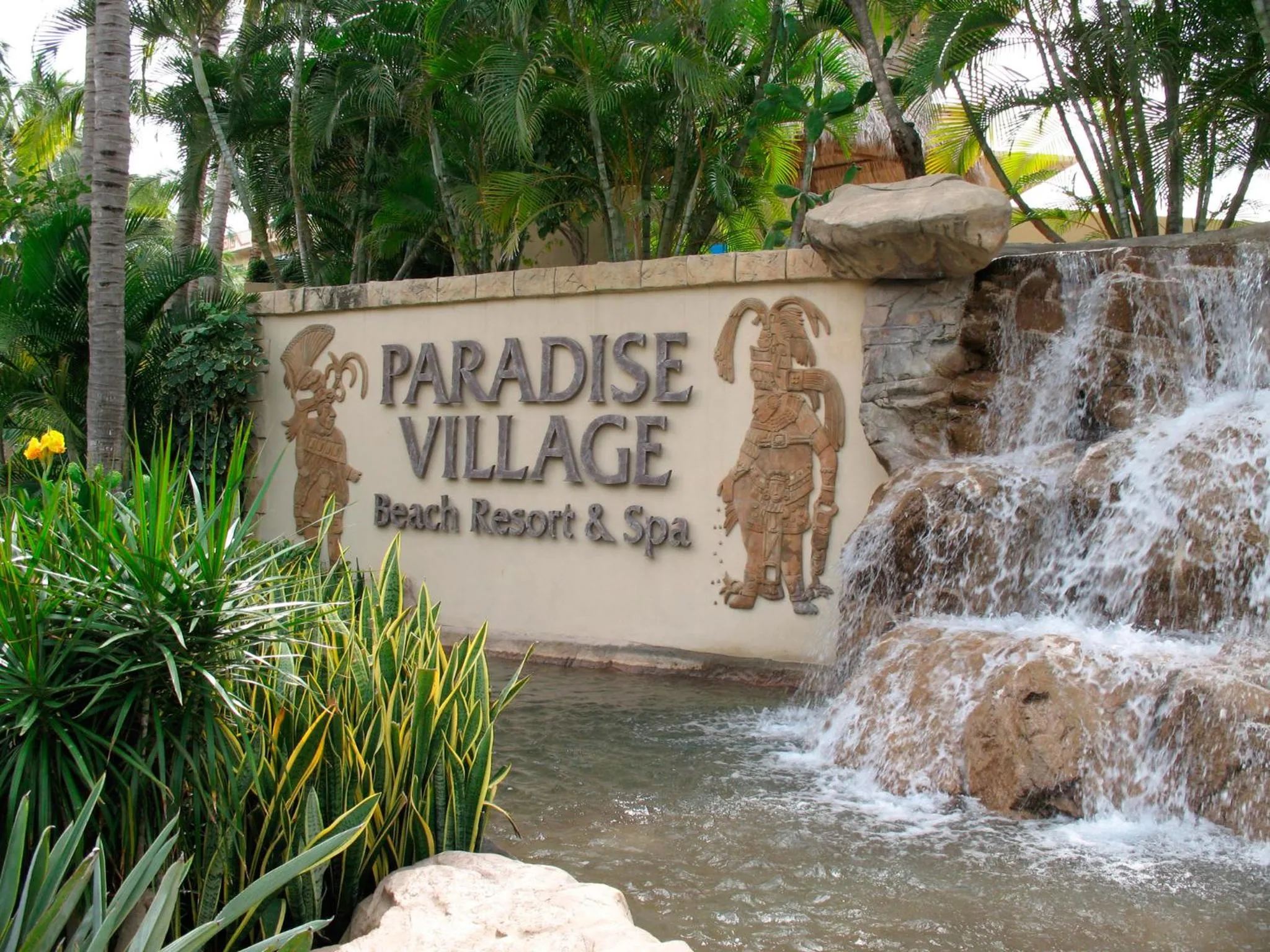 Facade/entrance in Paradise Village