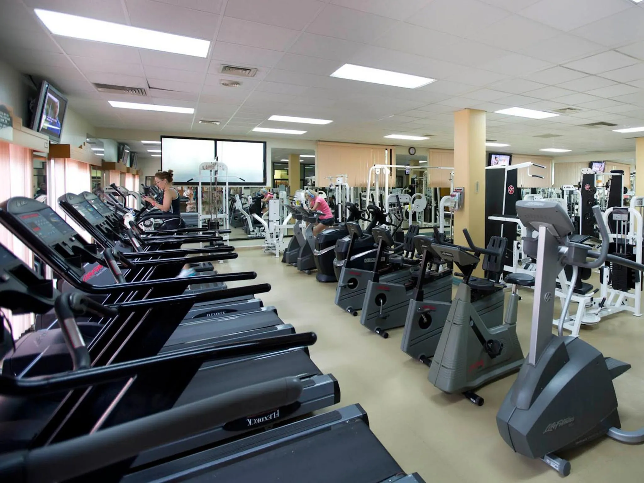 Fitness centre/facilities in Paradise Village