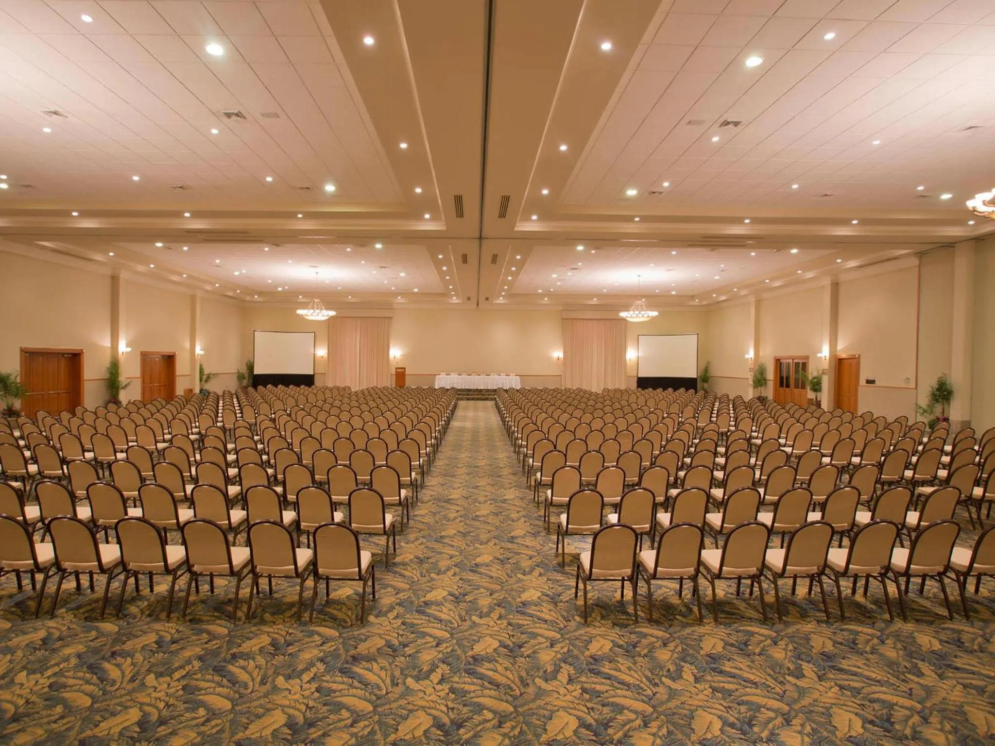 Business facilities in Paradise Village