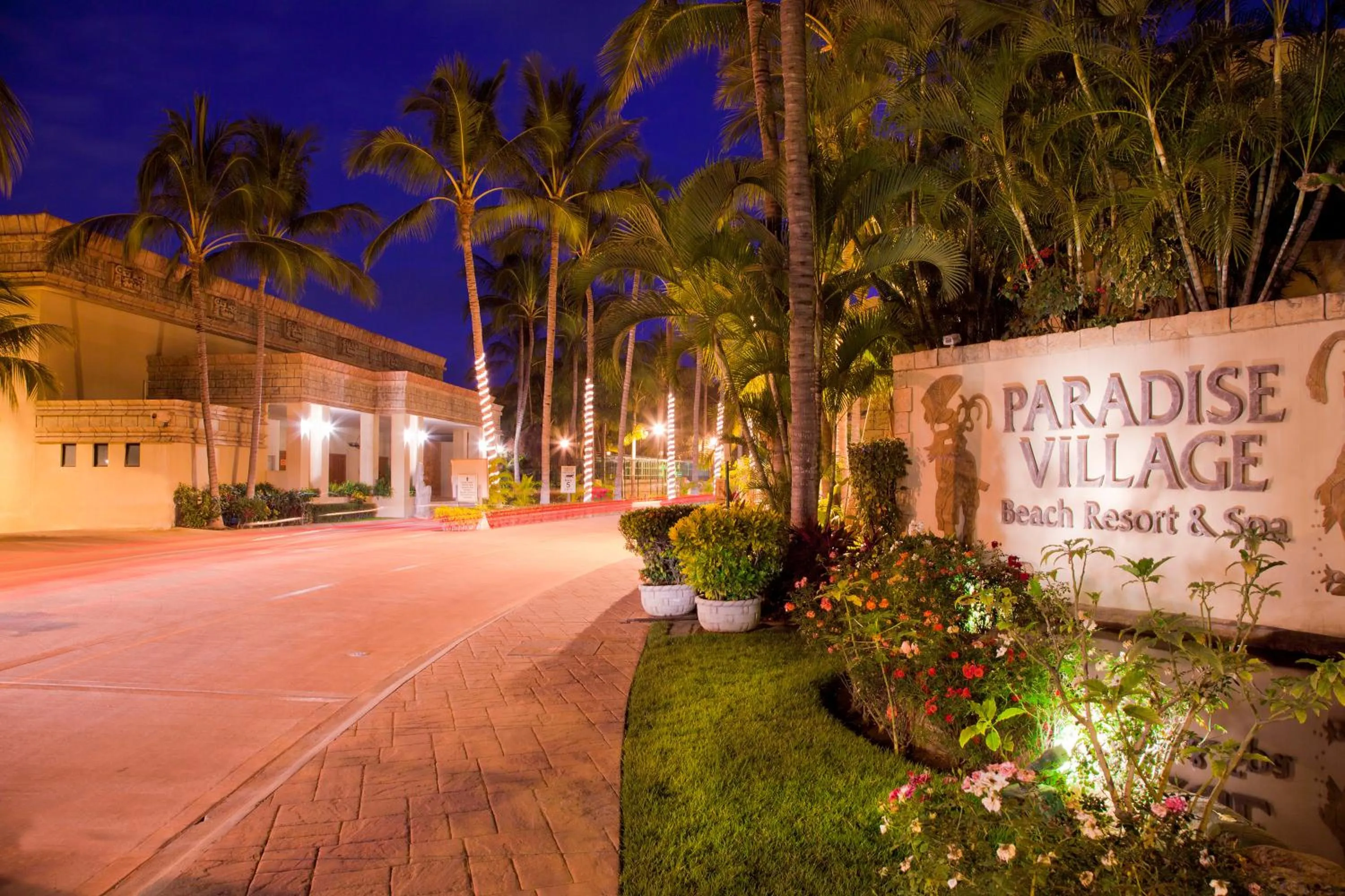 Facade/entrance in Paradise Village