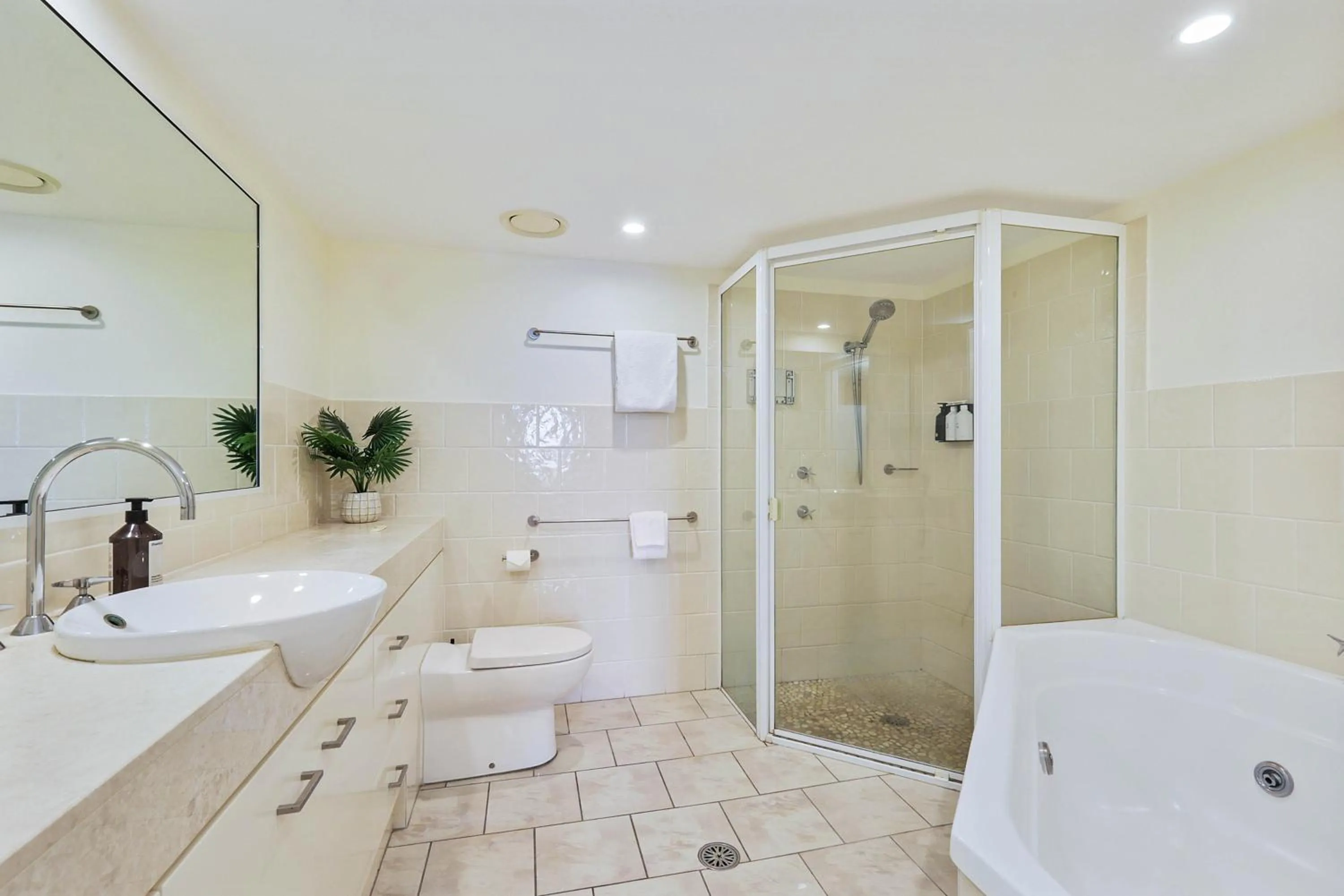 Shower in Riverside Holiday Apartments