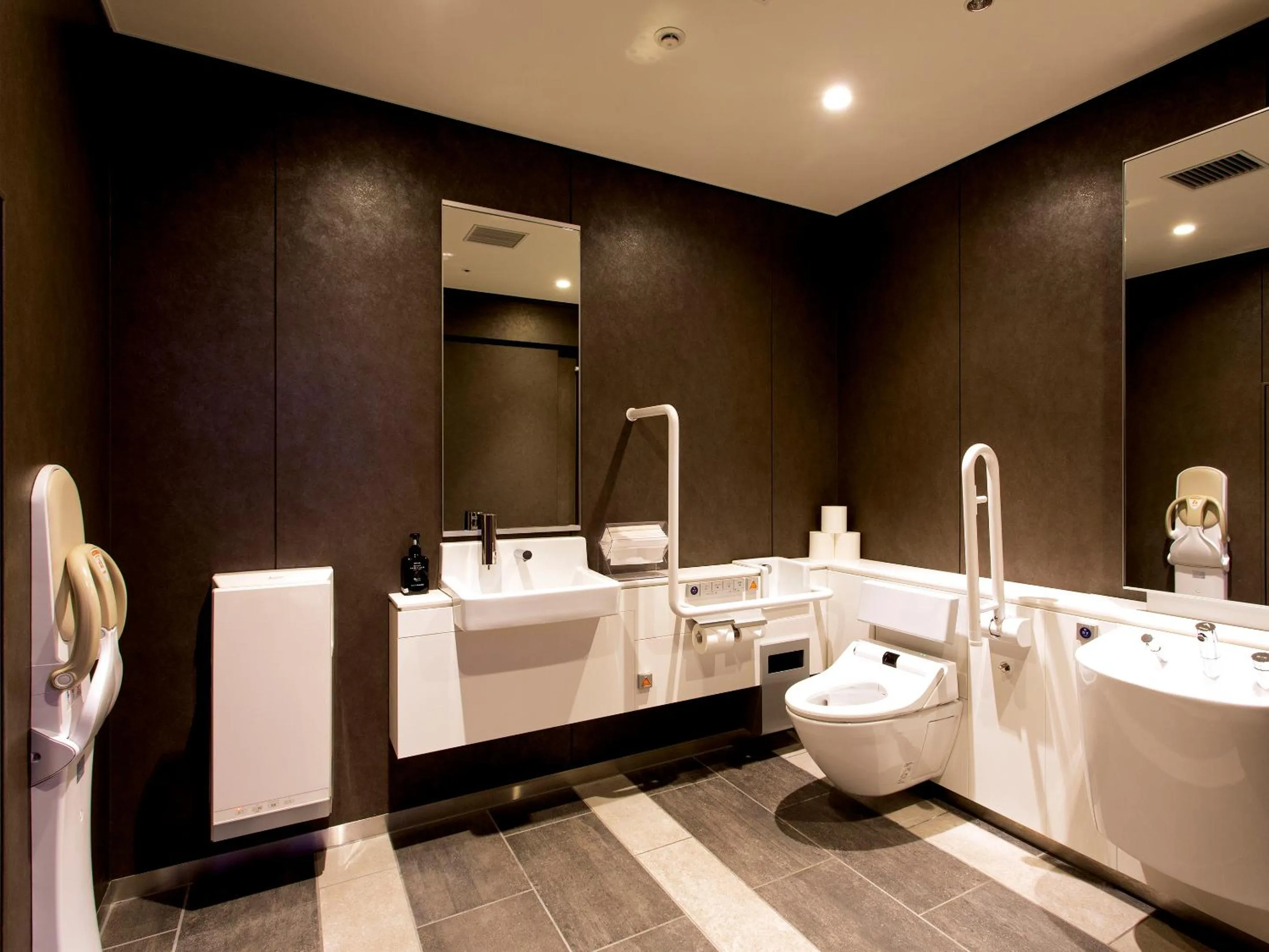 Facility for disabled guests, Bathroom in Tokyo Bay Tokyu Hotel
