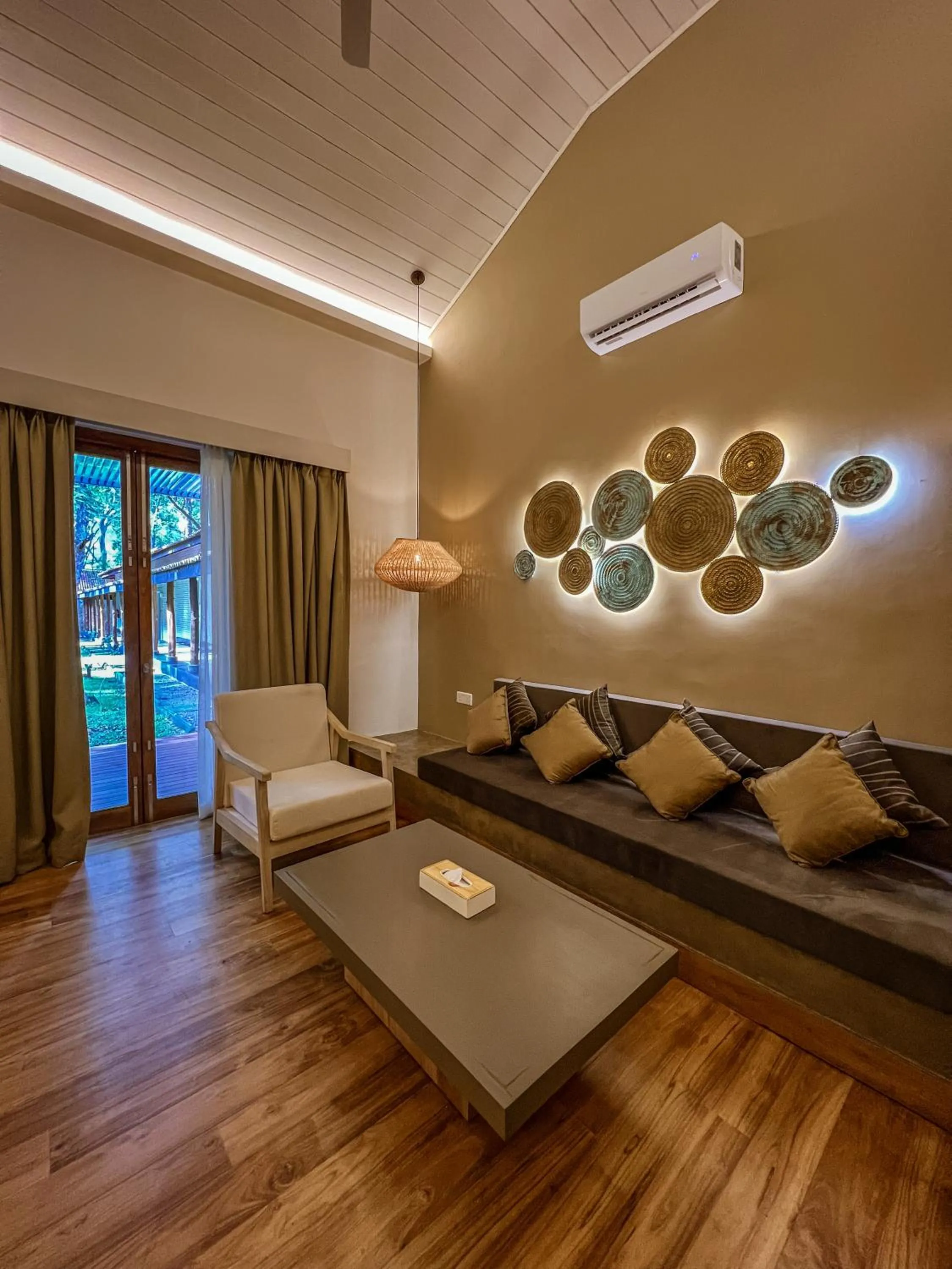 Living room, Bed in Hotel Sigiriya
