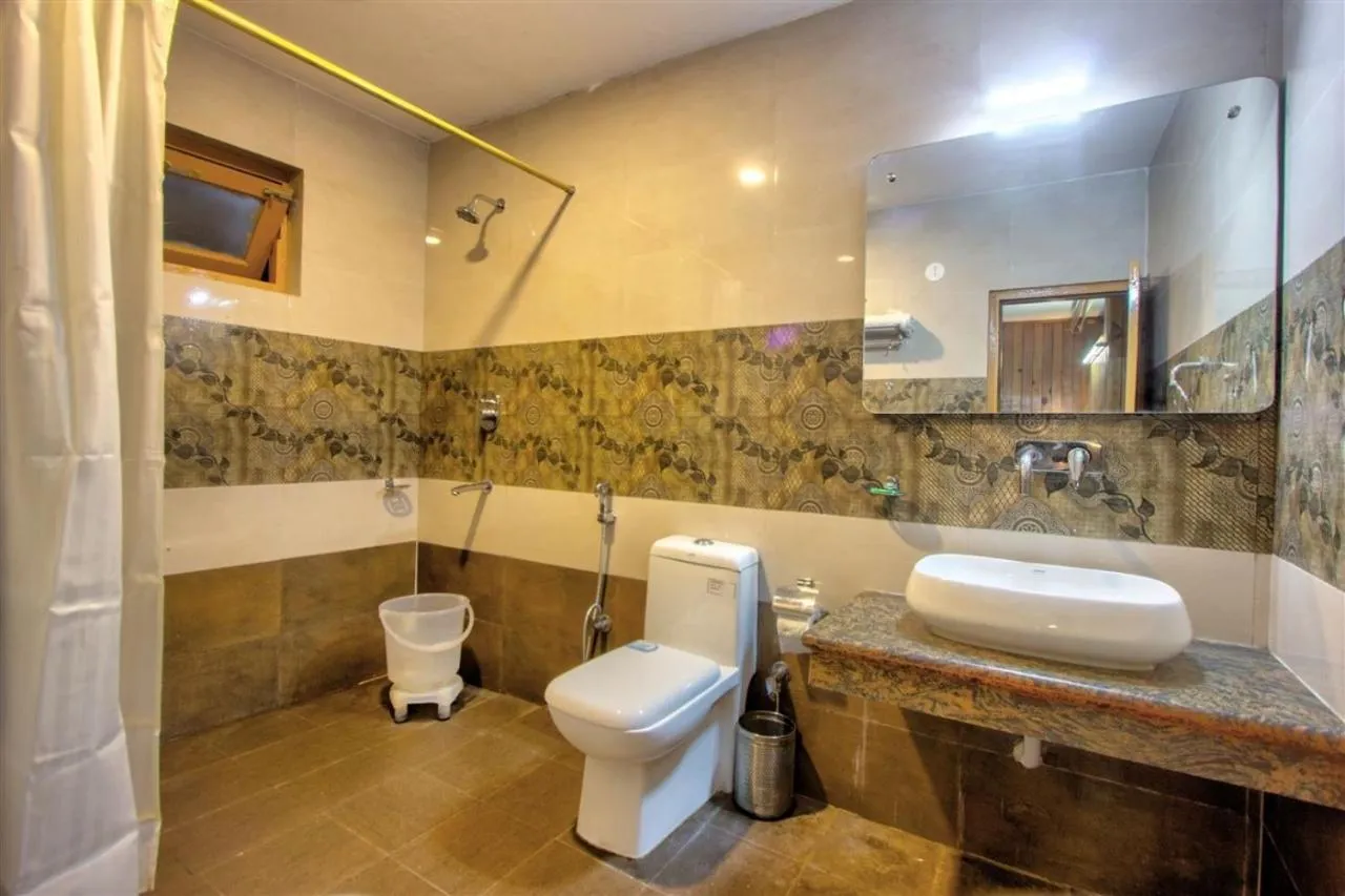 Toilet in Hotel Samiru Manali