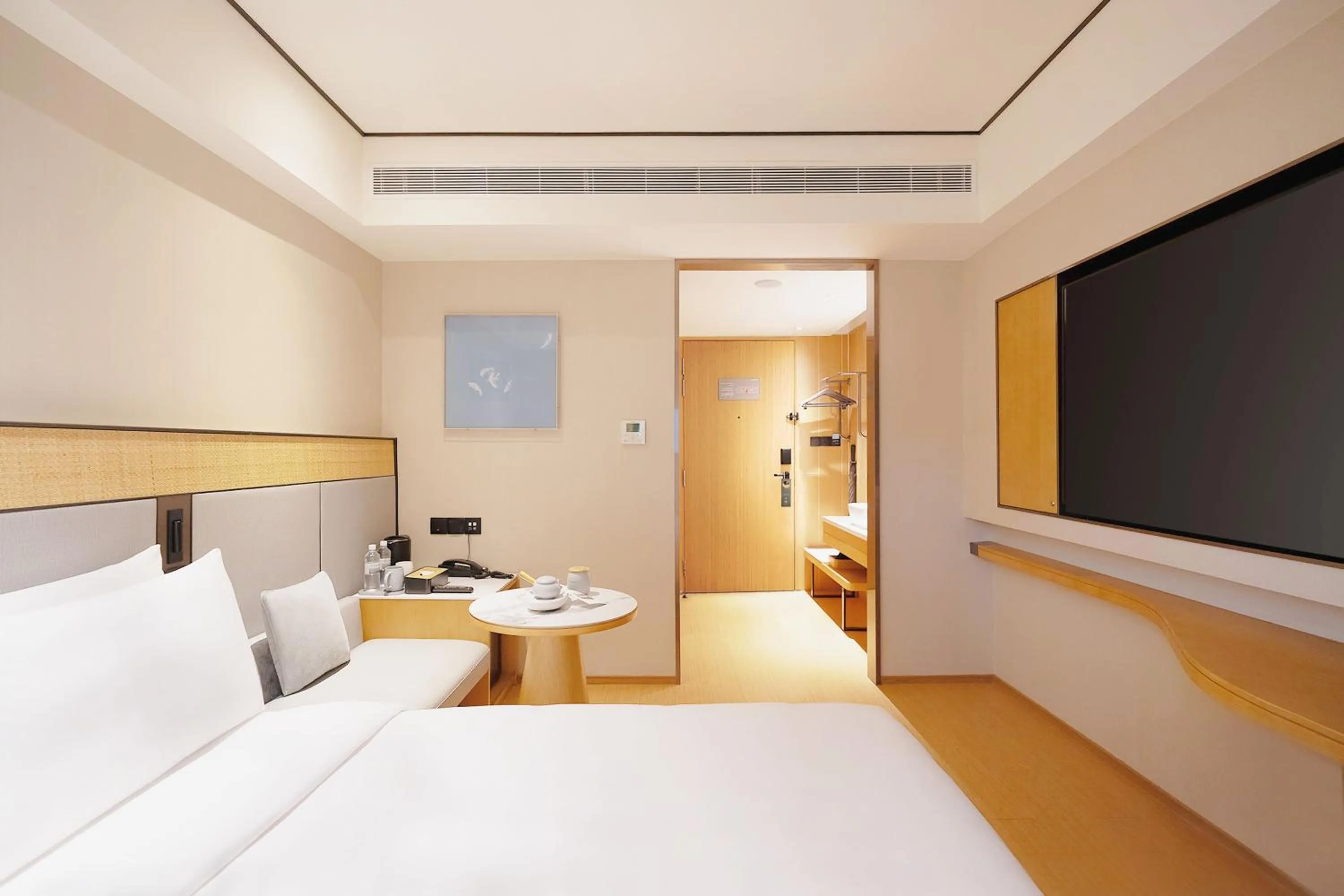 Bed in Ji Hotel Orchard Singapore