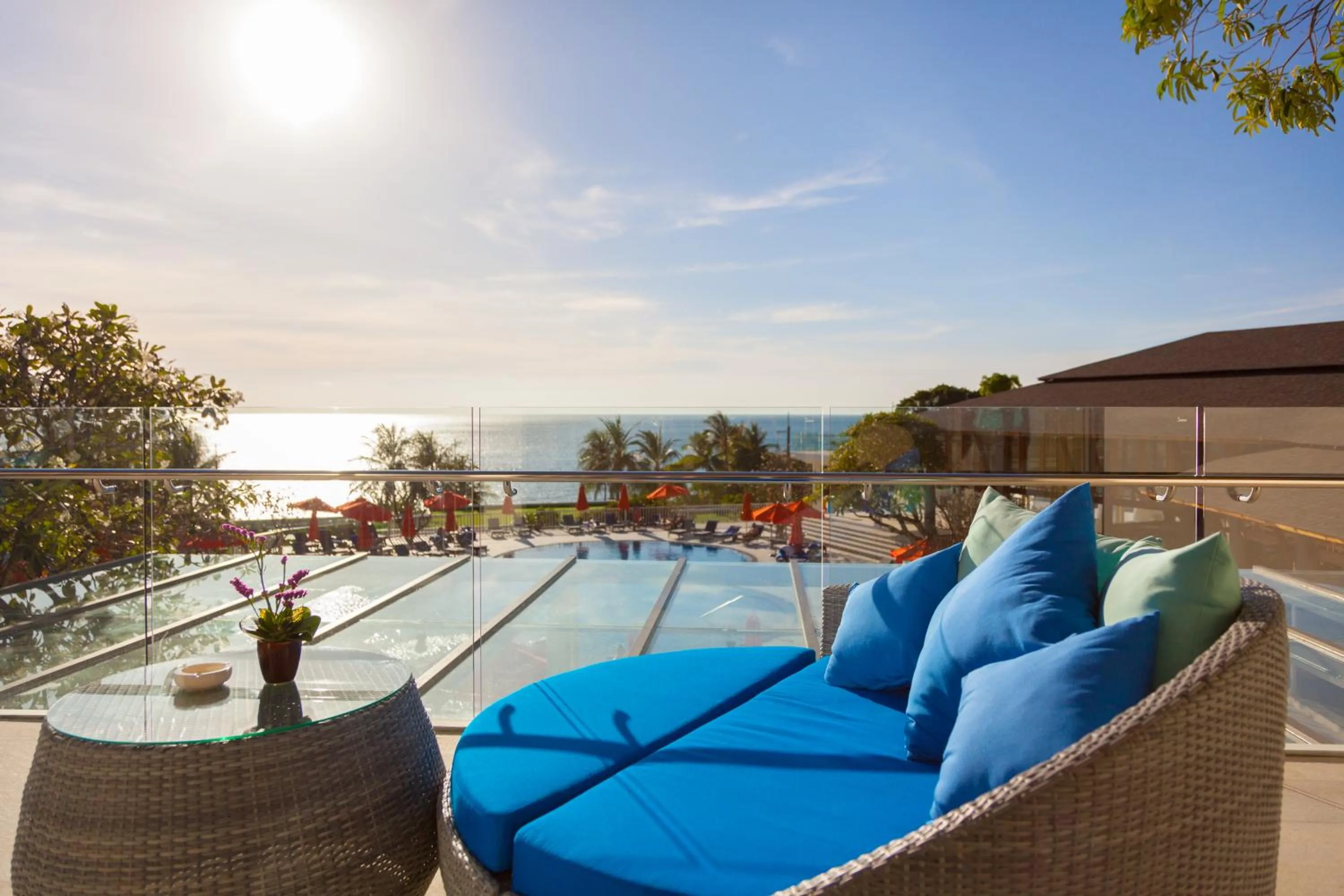 Lounge or bar in Diamond Cliff Resort & Spa, Patong Beach