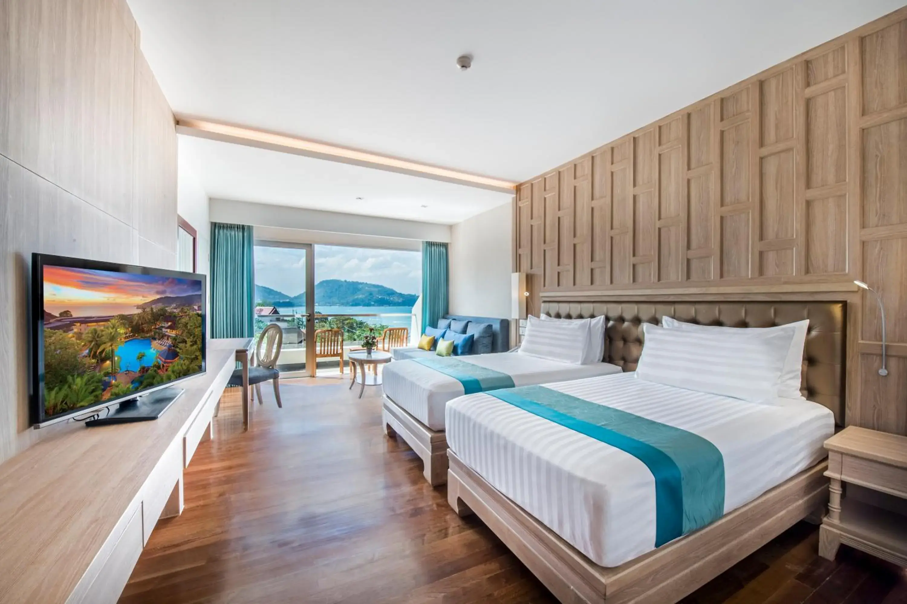 Deluxe Double or Twin Room with Sea View in Diamond Cliff Resort & Spa, Patong Beach Deluxe Double or Twin Room with Sea View in Diamond Cliff Resort & Spa, Patong Beach