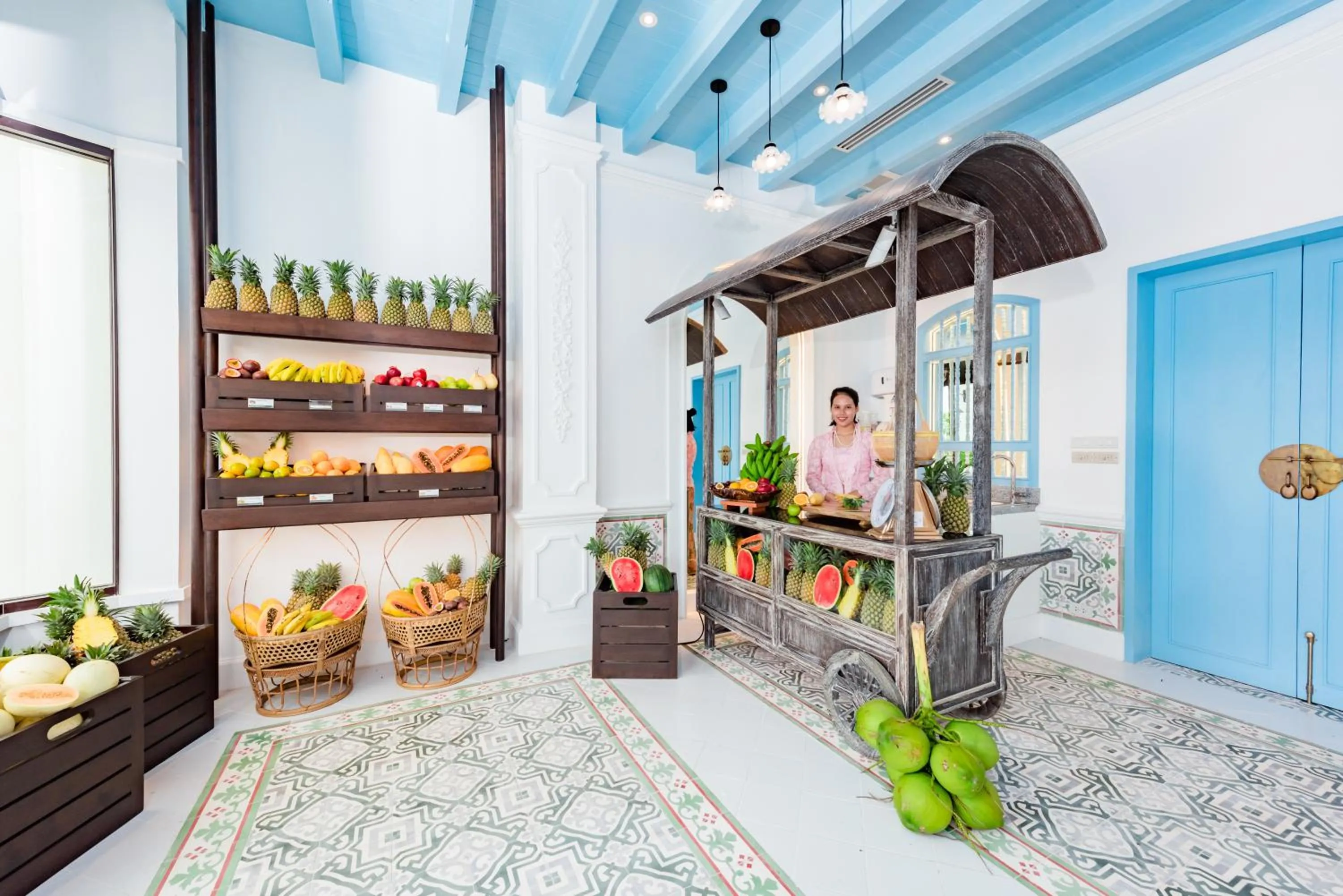 On-site shops in Diamond Cliff Resort & Spa, Patong Beach