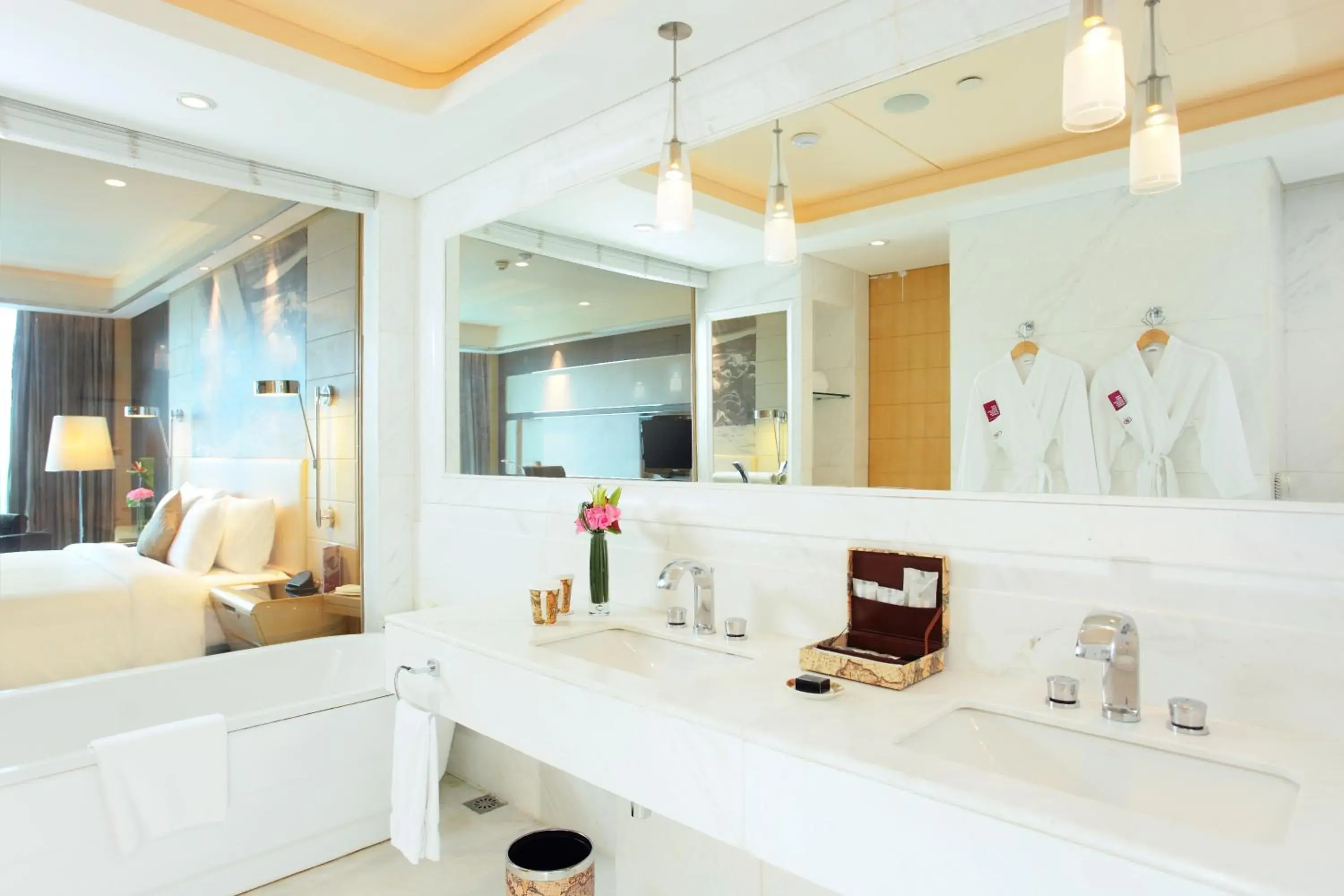 Standard King Room in Crowne Plaza Suzhou by IHG Standard King Room in Crowne Plaza Suzhou by IHG