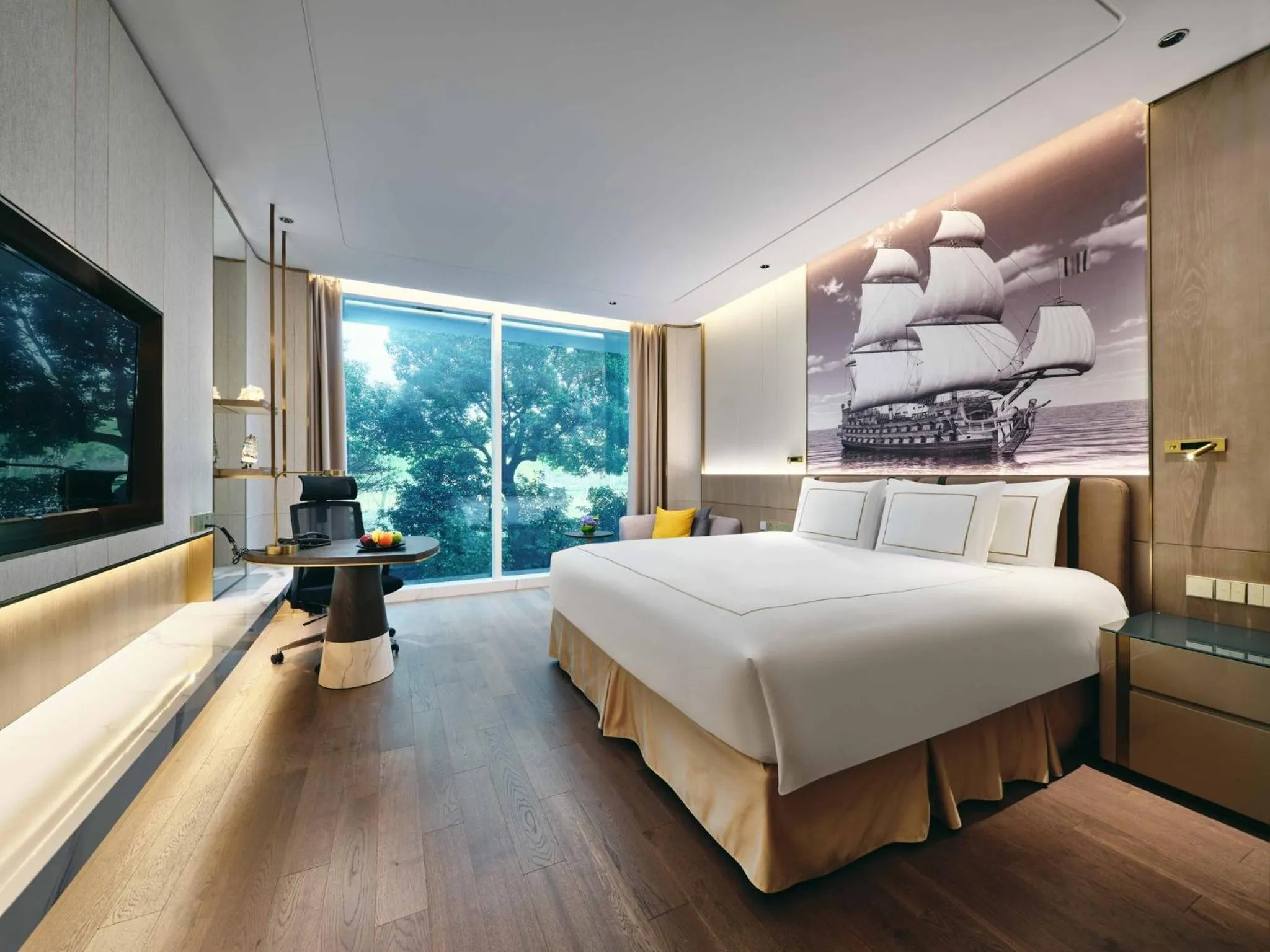 Photo of the whole room, Bed in Crowne Plaza Suzhou by IHG