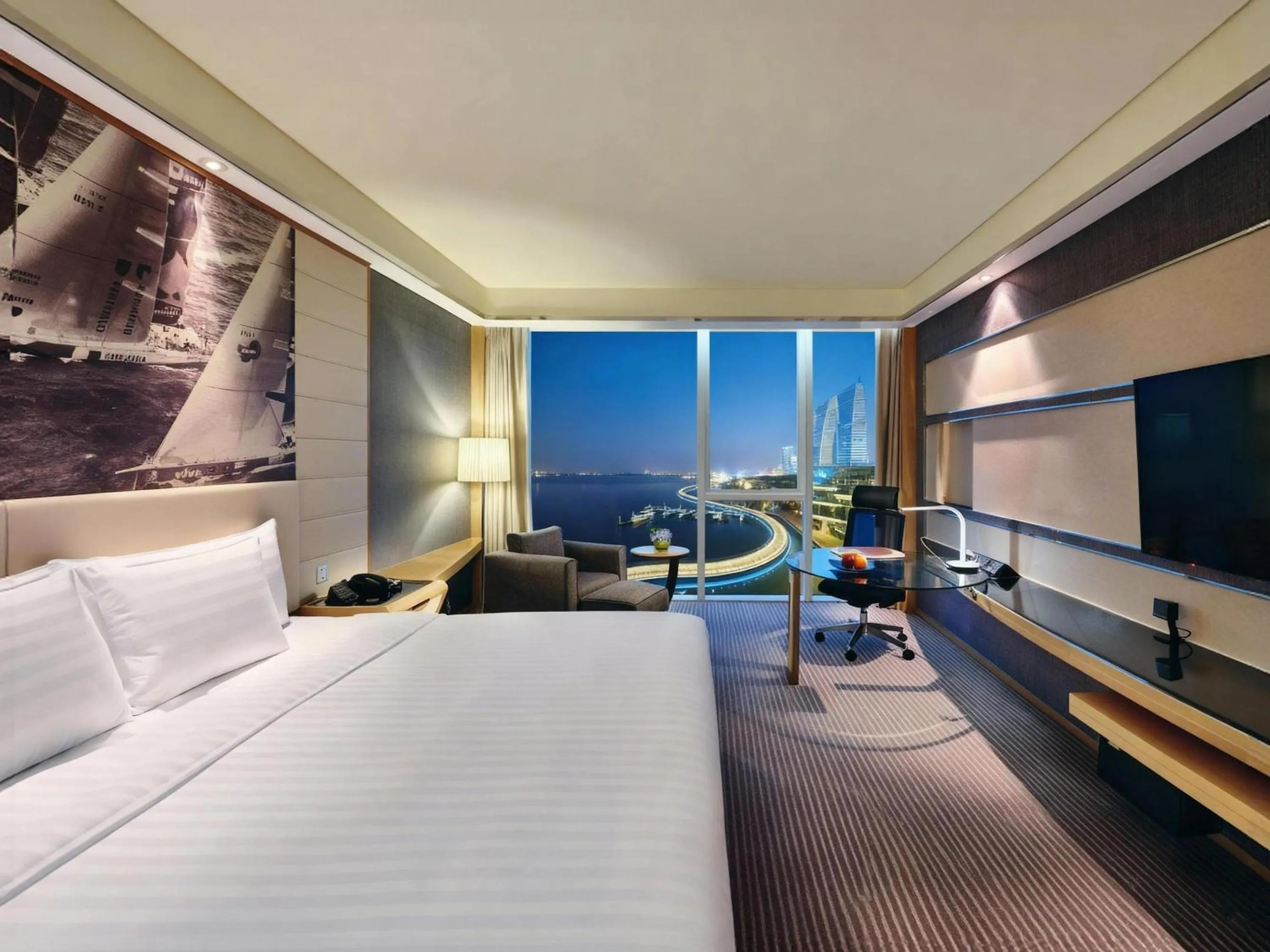 Photo of the whole room, Bed in Crowne Plaza Suzhou by IHG