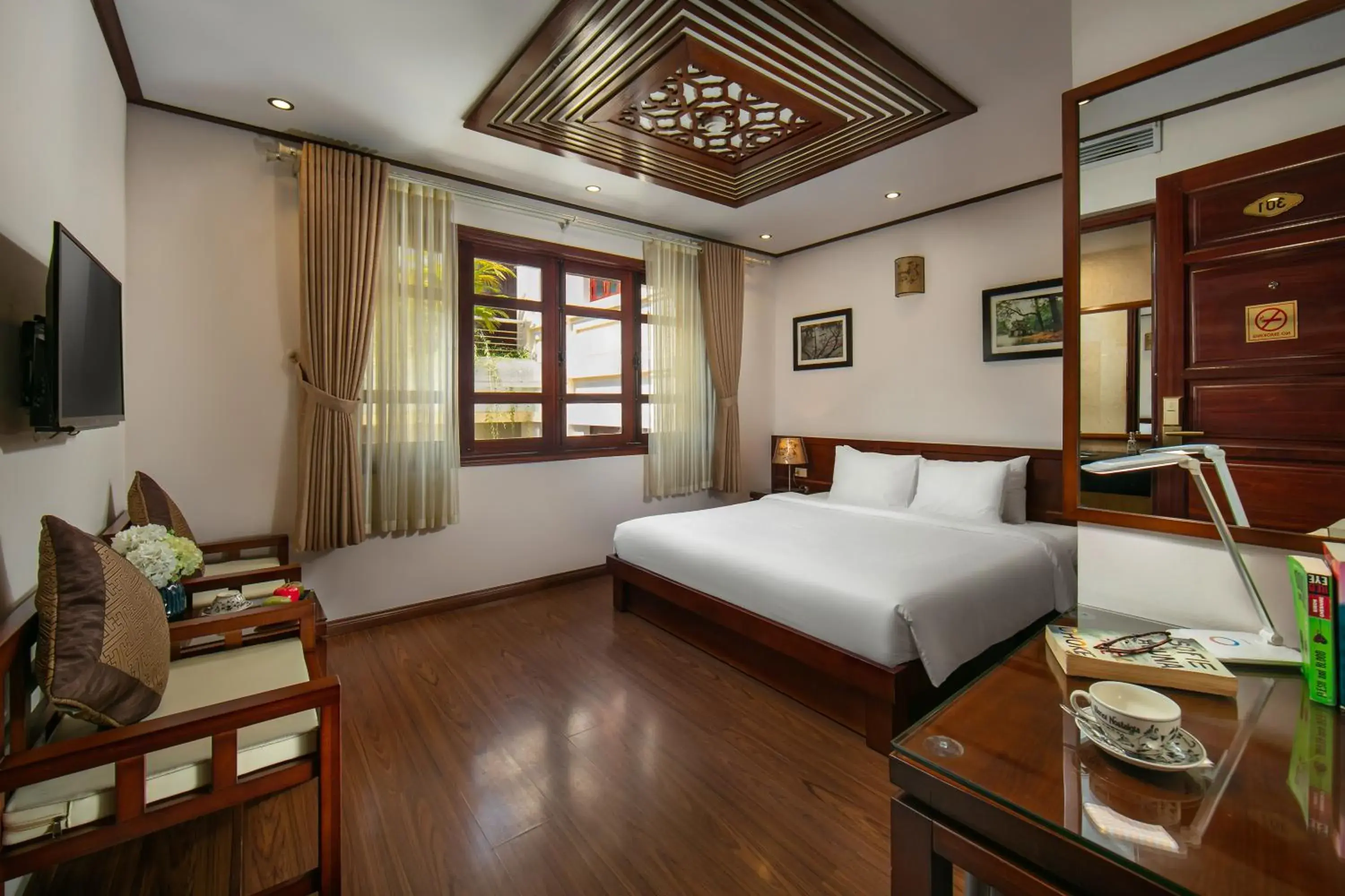 Historical Double in Hanoi Nostalgia Hotel & Spa Historical Double in Hanoi Nostalgia Hotel & Spa