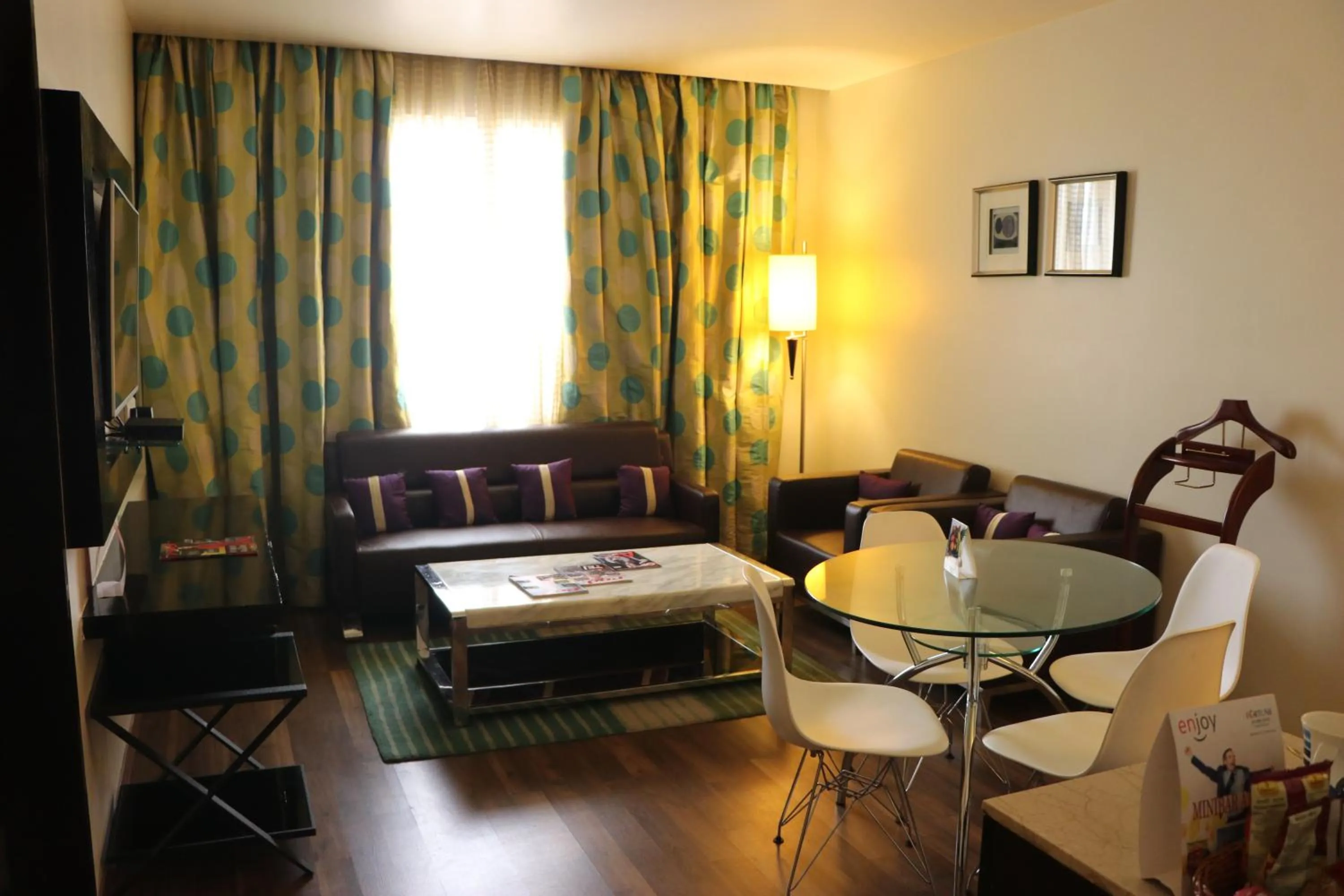 Living room, Restaurant/Places to Eat in Fortune Inn Sree Kanya Visakhapatnam