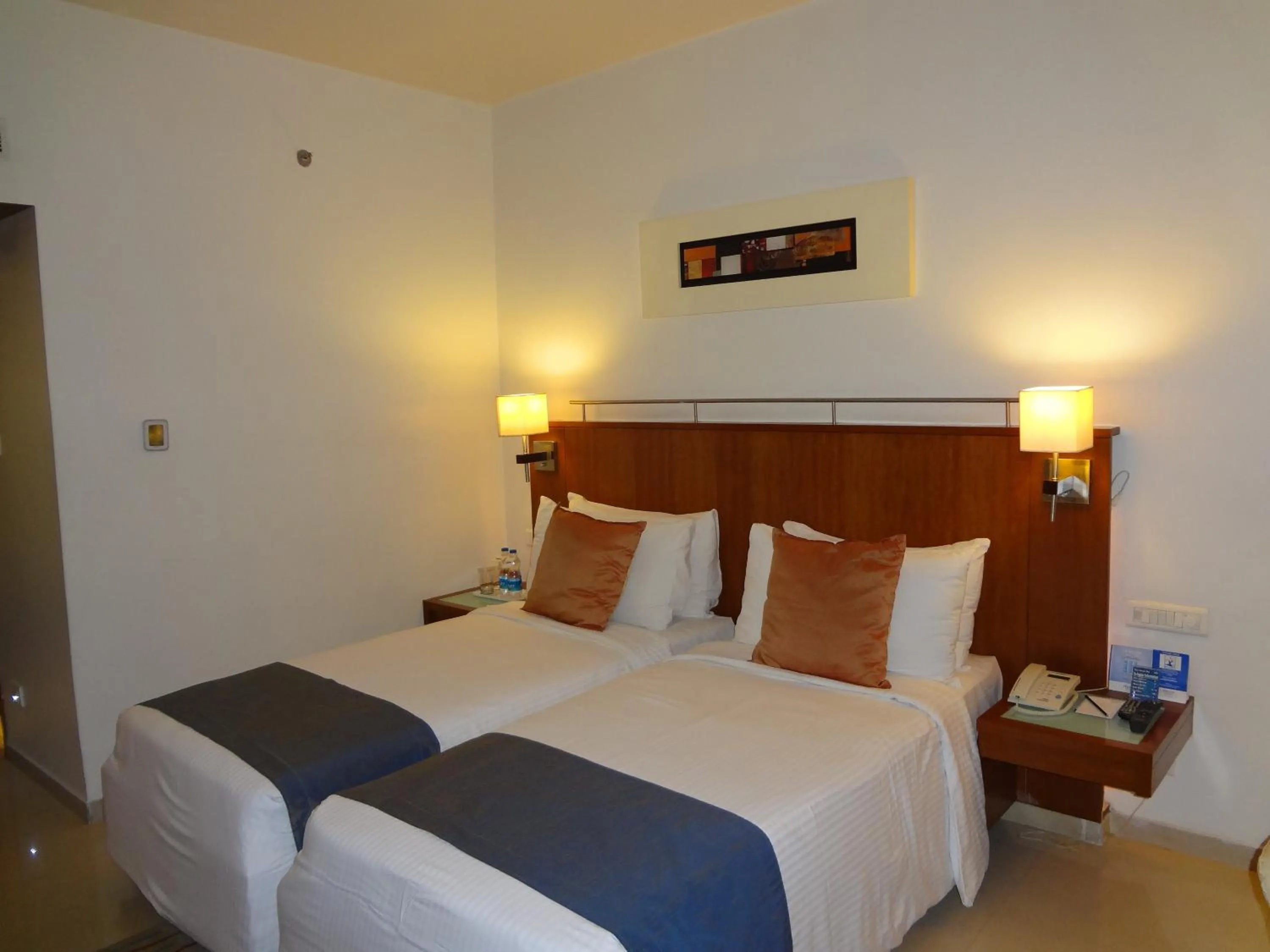 Bedroom, Bed in Fortune Inn Sree Kanya Visakhapatnam