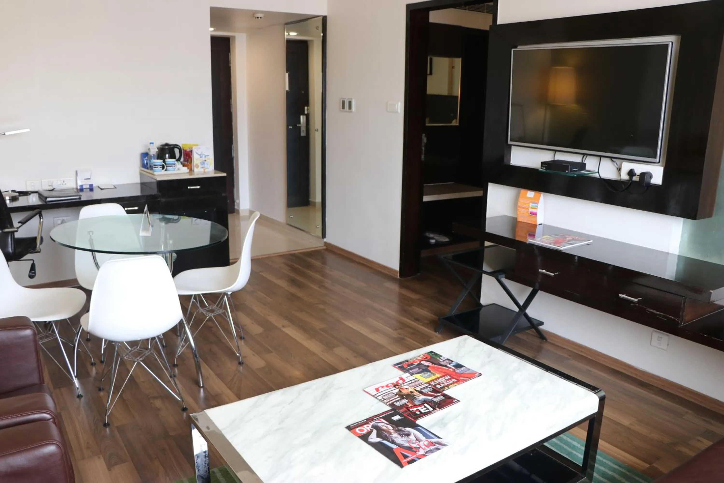 Seating area, TV/Entertainment Center in Fortune Inn Sree Kanya Visakhapatnam