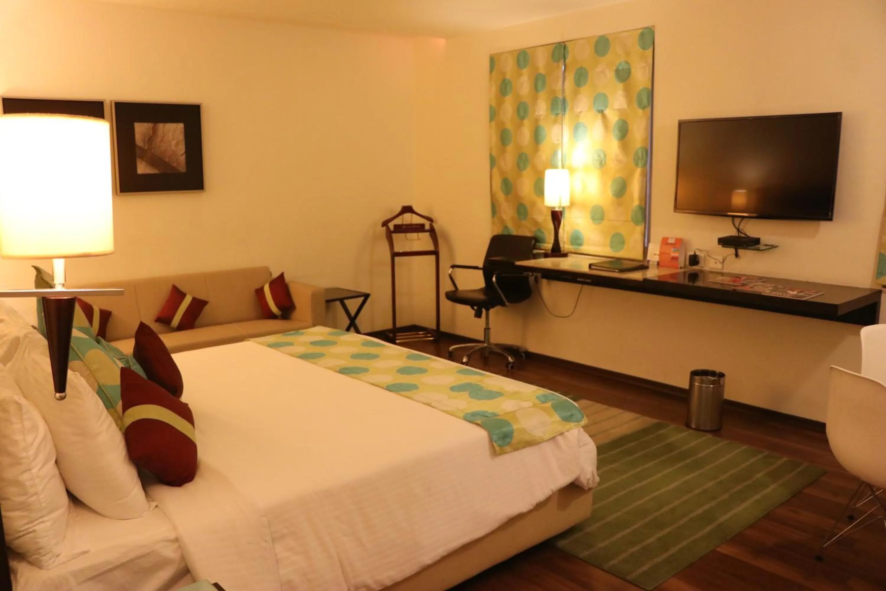 Photo of the whole room, Bed in Fortune Inn Sree Kanya Visakhapatnam