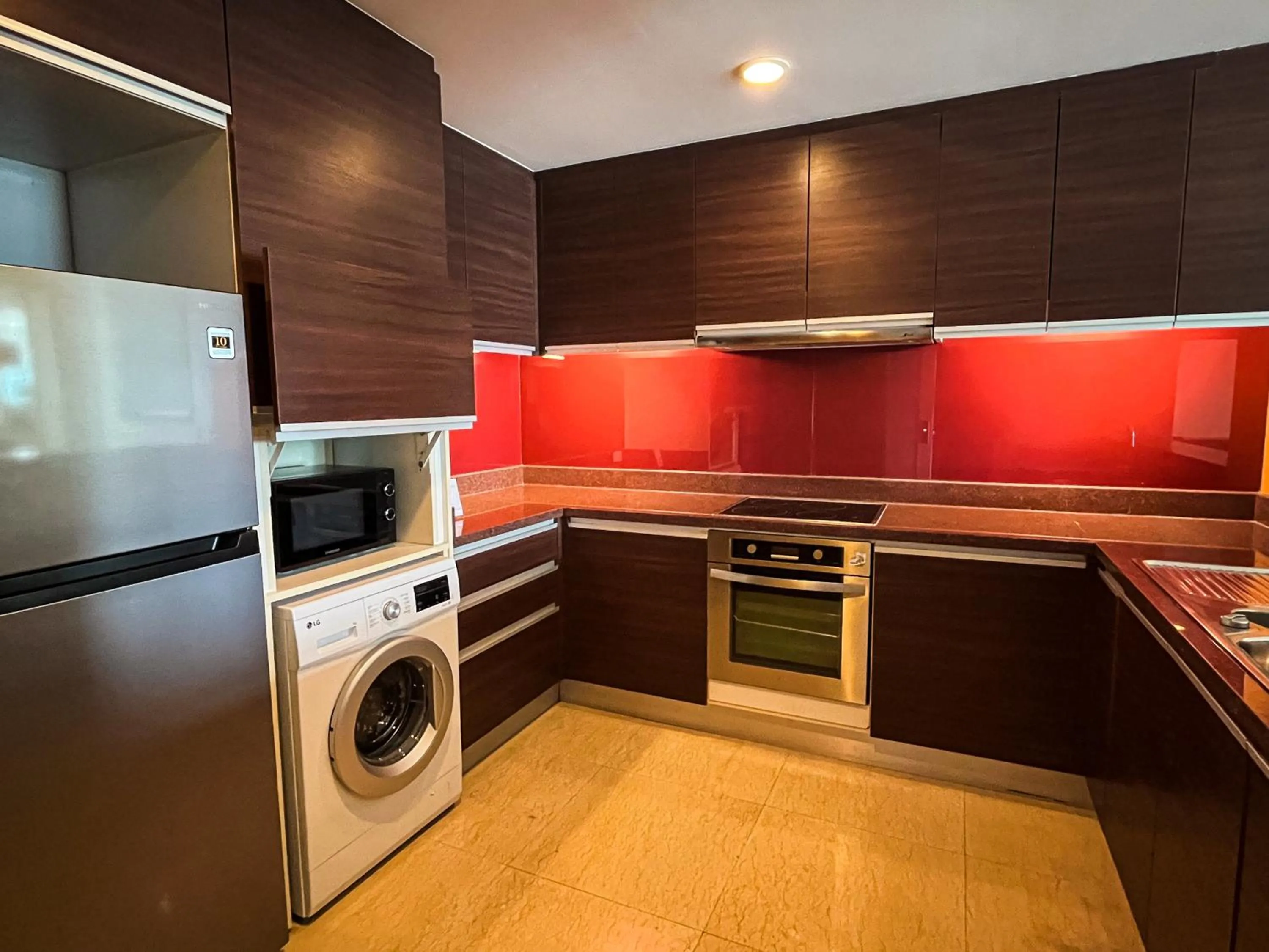 Kitchen or kitchenette in Urbana Sathorn Hotel, Bangkok